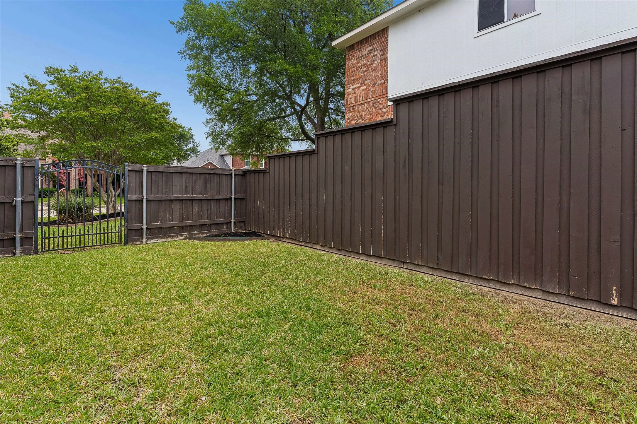 Single Family Residence For Sale in Collin County , 2104 Gent Drive, Plano, Texas 75025, 3 Bedroom, 2 Bathroom, 2 Garage spaces, 2,422 Sqft, built in 1991, mls#21262642, Real Estate Agent in Plano, Homes For Sale in Collin county, Homes For Sale in Plano, Realtor in Plano Texas, Real Estate Brokerage Independent Realty Texas, Luminita Cordes Realtor