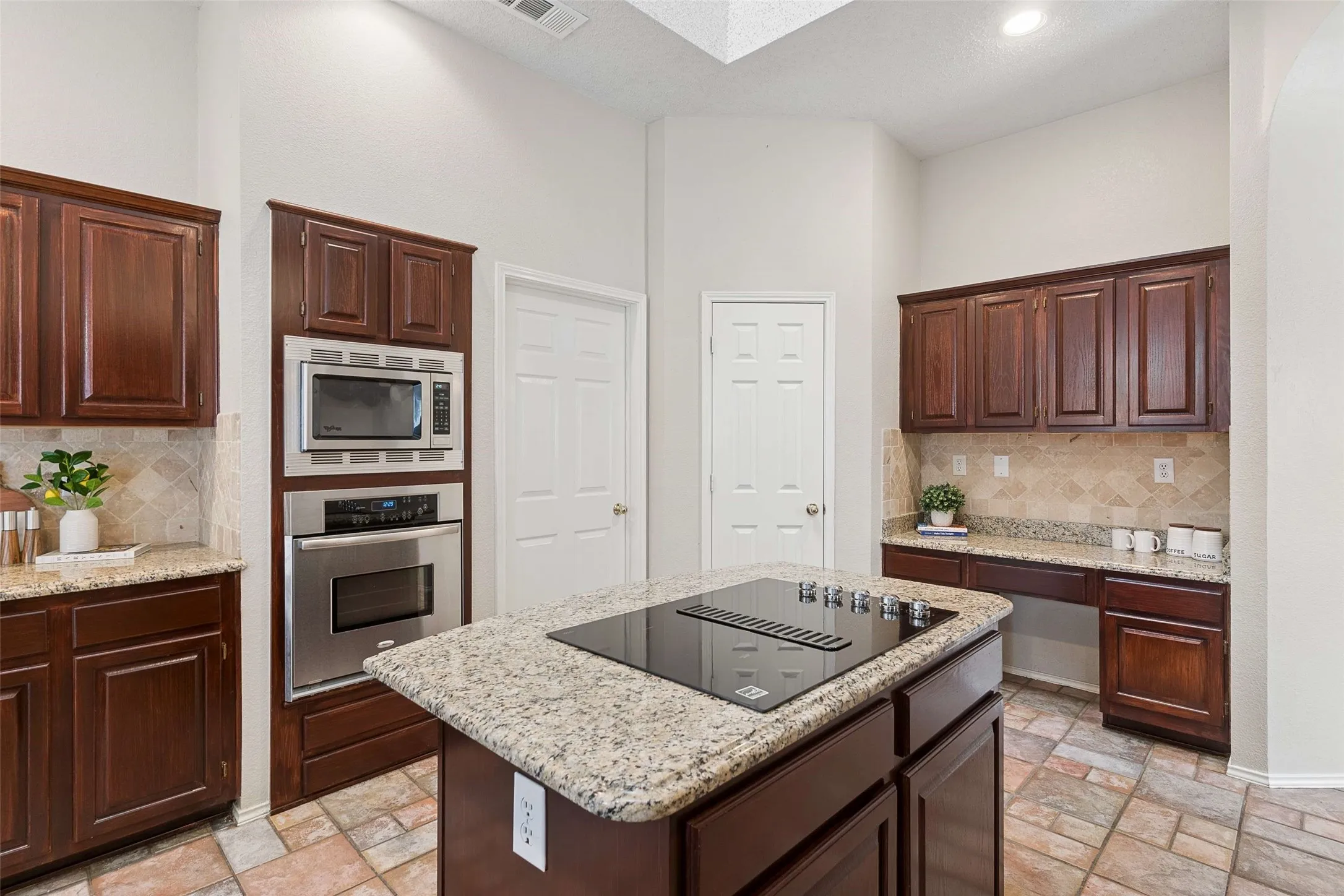 Single Family Residence For Sale in Collin County , 2104 Gent Drive, Plano, Texas 75025, 3 Bedroom, 2 Bathroom, 2 Garage spaces, 2,422 Sqft, built in 1991, mls#21262642, Real Estate Agent in Plano, Homes For Sale in Collin county, Homes For Sale in Plano, Realtor in Plano Texas, Real Estate Brokerage Independent Realty Texas, Luminita Cordes Realtor