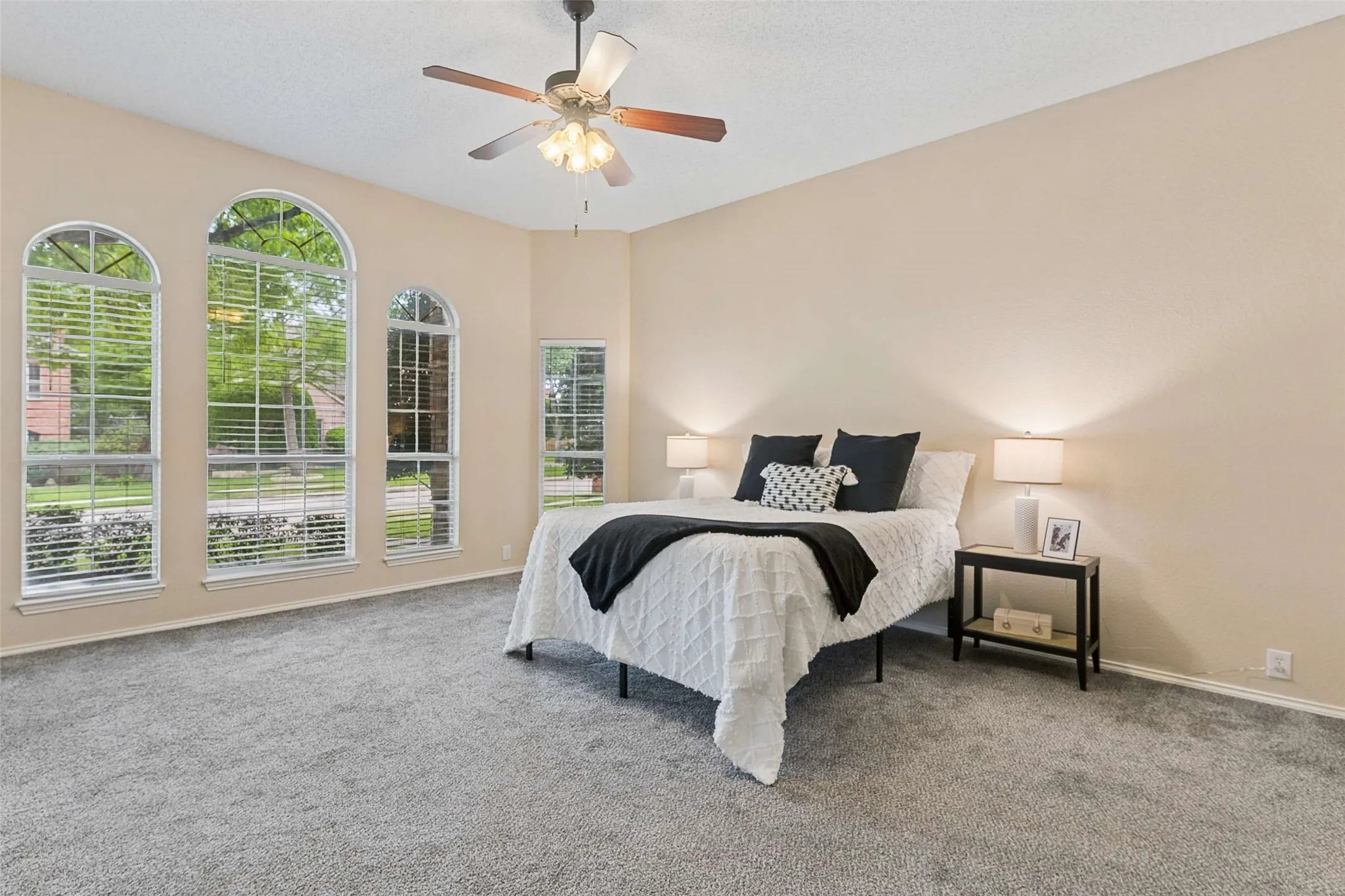 Single Family Residence For Sale in Collin County , 2104 Gent Drive, Plano, Texas 75025, 3 Bedroom, 2 Bathroom, 2 Garage spaces, 2,422 Sqft, built in 1991, mls#21262642, Real Estate Agent in Plano, Homes For Sale in Collin county, Homes For Sale in Plano, Realtor in Plano Texas, Real Estate Brokerage Independent Realty Texas, Luminita Cordes Realtor