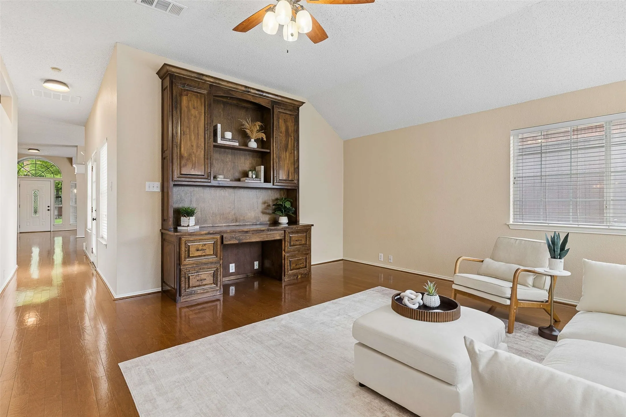 Single Family Residence For Sale in Collin County , 2104 Gent Drive, Plano, Texas 75025, 3 Bedroom, 2 Bathroom, 2 Garage spaces, 2,422 Sqft, built in 1991, mls#21262642, Real Estate Agent in Plano, Homes For Sale in Collin county, Homes For Sale in Plano, Realtor in Plano Texas, Real Estate Brokerage Independent Realty Texas, Luminita Cordes Realtor