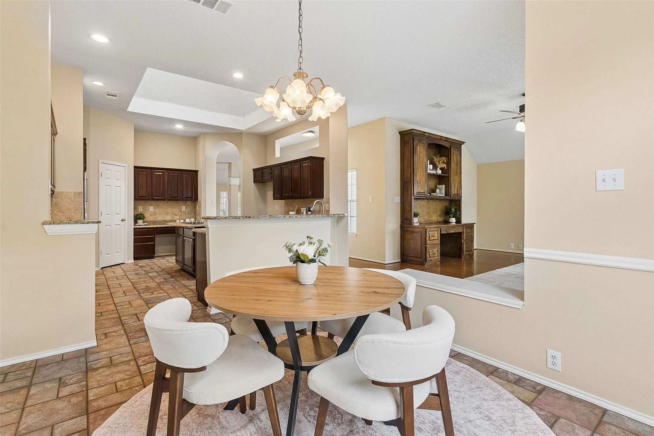 Single Family Residence For Sale in Collin County , 2104 Gent Drive, Plano, Texas 75025, 3 Bedroom, 2 Bathroom, 2 Garage spaces, 2,422 Sqft, built in 1991, mls#21262642, Real Estate Agent in Plano, Homes For Sale in Collin county, Homes For Sale in Plano, Realtor in Plano Texas, Real Estate Brokerage Independent Realty Texas, Luminita Cordes Realtor