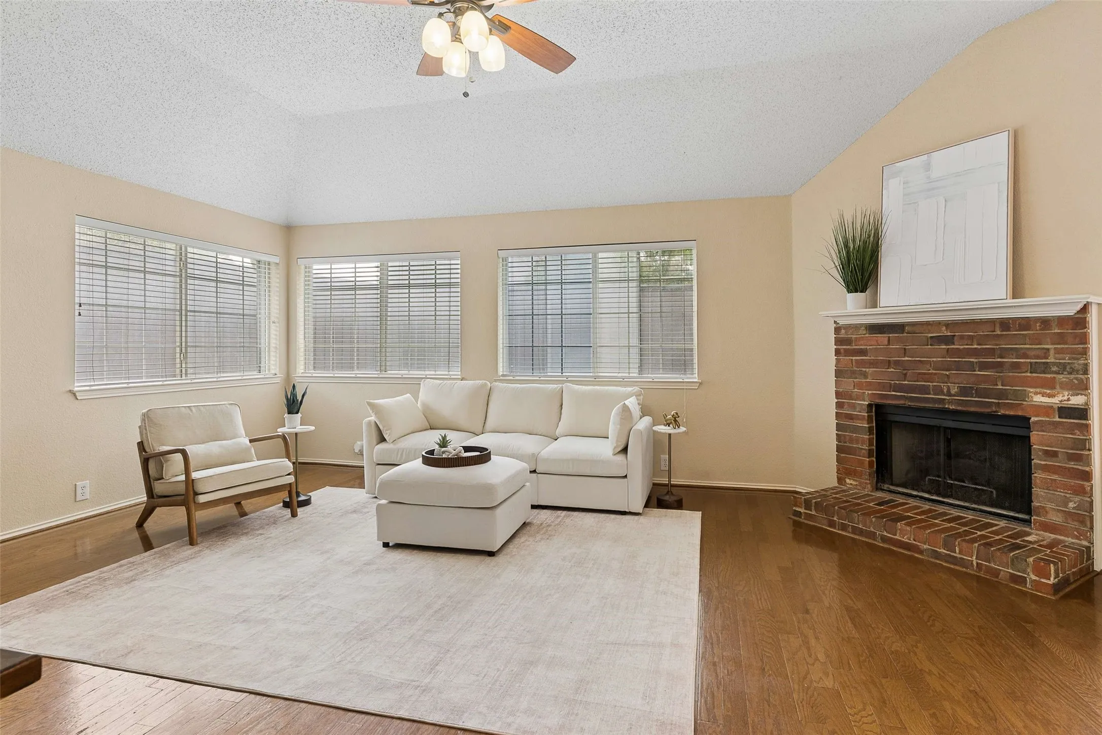 Single Family Residence For Sale in Collin County , 2104 Gent Drive, Plano, Texas 75025, 3 Bedroom, 2 Bathroom, 2 Garage spaces, 2,422 Sqft, built in 1991, mls#21262642, Real Estate Agent in Plano, Homes For Sale in Collin county, Homes For Sale in Plano, Realtor in Plano Texas, Real Estate Brokerage Independent Realty Texas, Luminita Cordes Realtor