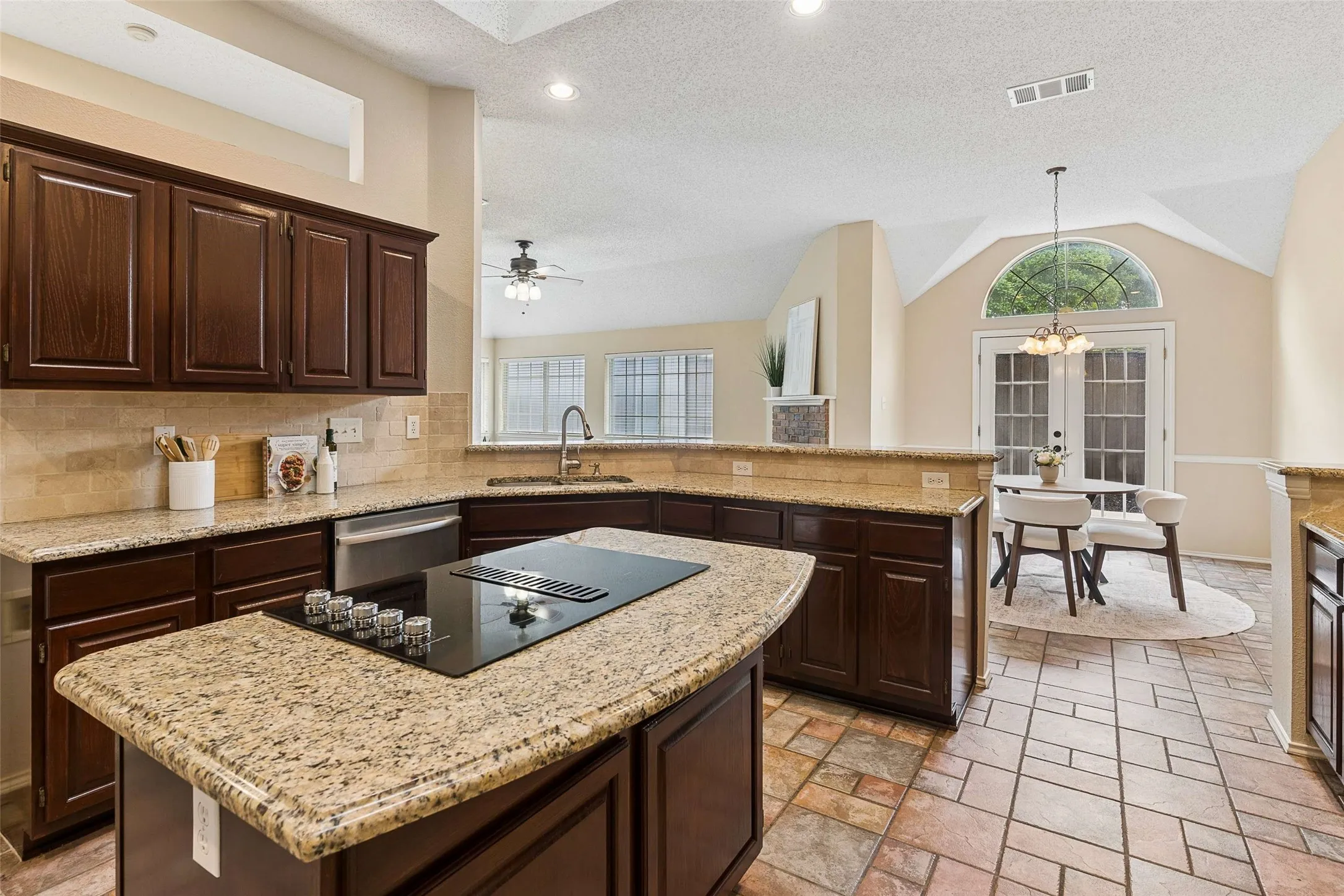 Single Family Residence For Sale in Collin County , 2104 Gent Drive, Plano, Texas 75025, 3 Bedroom, 2 Bathroom, 2 Garage spaces, 2,422 Sqft, built in 1991, mls#21262642, Real Estate Agent in Plano, Homes For Sale in Collin county, Homes For Sale in Plano, Realtor in Plano Texas, Real Estate Brokerage Independent Realty Texas, Luminita Cordes Realtor