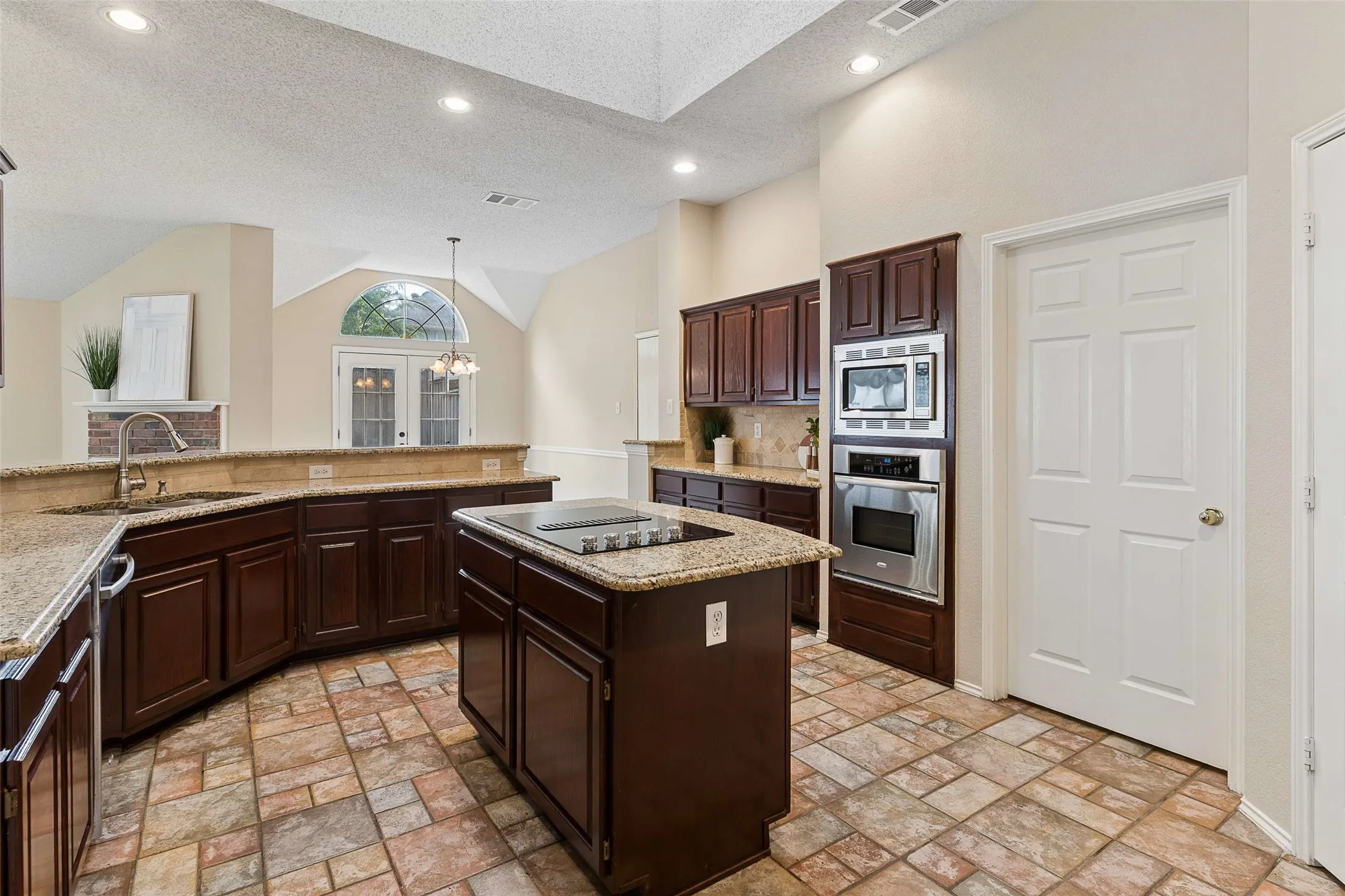 Single Family Residence For Sale in Collin County , 2104 Gent Drive, Plano, Texas 75025, 3 Bedroom, 2 Bathroom, 2 Garage spaces, 2,422 Sqft, built in 1991, mls#21262642, Real Estate Agent in Plano, Homes For Sale in Collin county, Homes For Sale in Plano, Realtor in Plano Texas, Real Estate Brokerage Independent Realty Texas, Luminita Cordes Realtor
