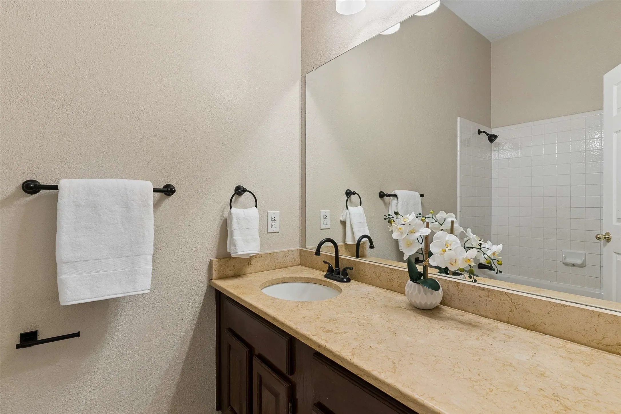 Single Family Residence For Sale in Collin County , 2104 Gent Drive, Plano, Texas 75025, 3 Bedroom, 2 Bathroom, 2 Garage spaces, 2,422 Sqft, built in 1991, mls#21262642, Real Estate Agent in Plano, Homes For Sale in Collin county, Homes For Sale in Plano, Realtor in Plano Texas, Real Estate Brokerage Independent Realty Texas, Luminita Cordes Realtor