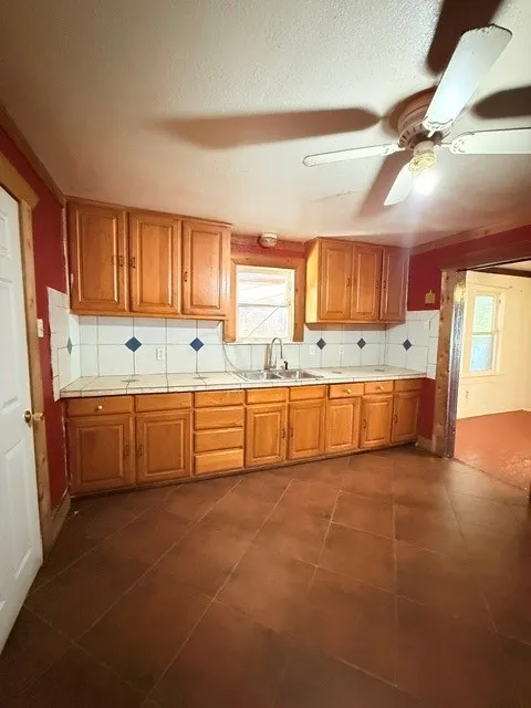 Single Family Residence For Sale in Tarrant County , 3028 Carnation Avenue, Fort Worth, Texas 76111, 3 Bedroom, 2 Bathroom, Garage spaces, 1,162 Sqft, built in 1940, mls#21263588, Real Estate Agent in Fort Worth, Homes For Sale in Tarrant county, Homes For Sale in Fort Worth, Realtor in Fort Worth Texas, Real Estate Brokerage Independent Realty Texas, Luminita Cordes Realtor