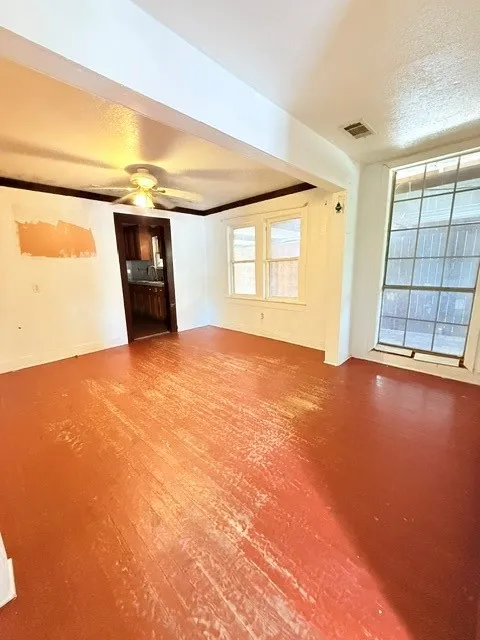 Single Family Residence For Sale in Tarrant County , 3028 Carnation Avenue, Fort Worth, Texas 76111, 3 Bedroom, 2 Bathroom, Garage spaces, 1,162 Sqft, built in 1940, mls#21263588, Real Estate Agent in Fort Worth, Homes For Sale in Tarrant county, Homes For Sale in Fort Worth, Realtor in Fort Worth Texas, Real Estate Brokerage Independent Realty Texas, Luminita Cordes Realtor