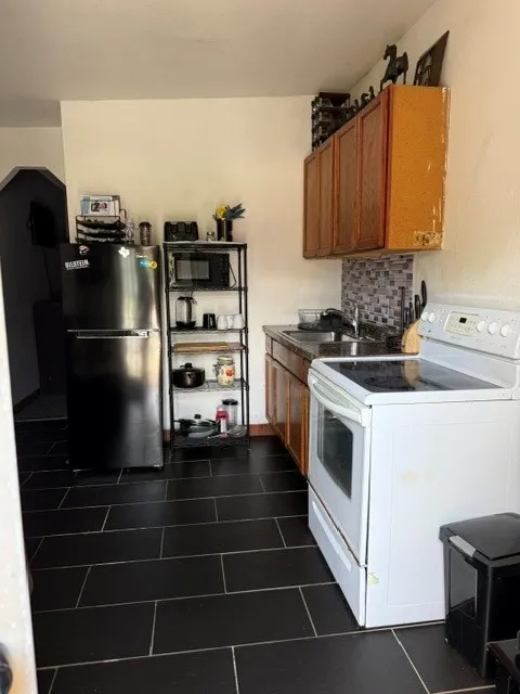 Single Family Residence For Sale in Tarrant County , 3028 Carnation Avenue, Fort Worth, Texas 76111, 3 Bedroom, 2 Bathroom, Garage spaces, 1,162 Sqft, built in 1940, mls#21263588, Real Estate Agent in Fort Worth, Homes For Sale in Tarrant county, Homes For Sale in Fort Worth, Realtor in Fort Worth Texas, Real Estate Brokerage Independent Realty Texas, Luminita Cordes Realtor