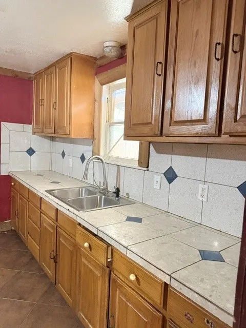 Single Family Residence For Sale in Tarrant County , 3028 Carnation Avenue, Fort Worth, Texas 76111, 3 Bedroom, 2 Bathroom, Garage spaces, 1,162 Sqft, built in 1940, mls#21263588, Real Estate Agent in Fort Worth, Homes For Sale in Tarrant county, Homes For Sale in Fort Worth, Realtor in Fort Worth Texas, Real Estate Brokerage Independent Realty Texas, Luminita Cordes Realtor