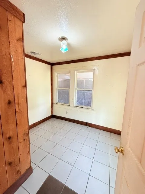 Single Family Residence For Sale in Tarrant County , 3028 Carnation Avenue, Fort Worth, Texas 76111, 3 Bedroom, 2 Bathroom, Garage spaces, 1,162 Sqft, built in 1940, mls#21263588, Real Estate Agent in Fort Worth, Homes For Sale in Tarrant county, Homes For Sale in Fort Worth, Realtor in Fort Worth Texas, Real Estate Brokerage Independent Realty Texas, Luminita Cordes Realtor