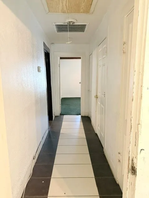Single Family Residence For Sale in Tarrant County , 3028 Carnation Avenue, Fort Worth, Texas 76111, 3 Bedroom, 2 Bathroom, Garage spaces, 1,162 Sqft, built in 1940, mls#21263588, Real Estate Agent in Fort Worth, Homes For Sale in Tarrant county, Homes For Sale in Fort Worth, Realtor in Fort Worth Texas, Real Estate Brokerage Independent Realty Texas, Luminita Cordes Realtor