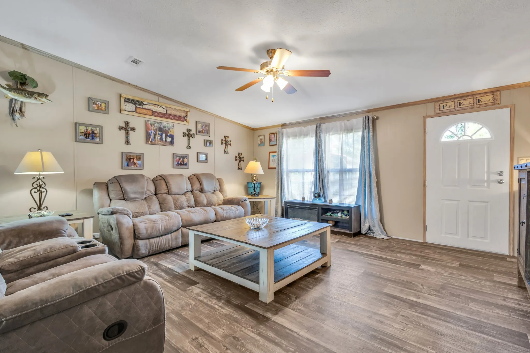 Mobile Home For Sale in Wood County , 935 Indian Gap, Quitman, Texas 75783, 4 Bedroom, 2 Bathroom, Garage spaces, 1,664 Sqft, built in 2020, mls#21263222, Real Estate Agent in Quitman, Homes For Sale in Wood county, Homes For Sale in Quitman, Realtor in Quitman Texas, Real Estate Brokerage Independent Realty Texas, Luminita Cordes Realtor