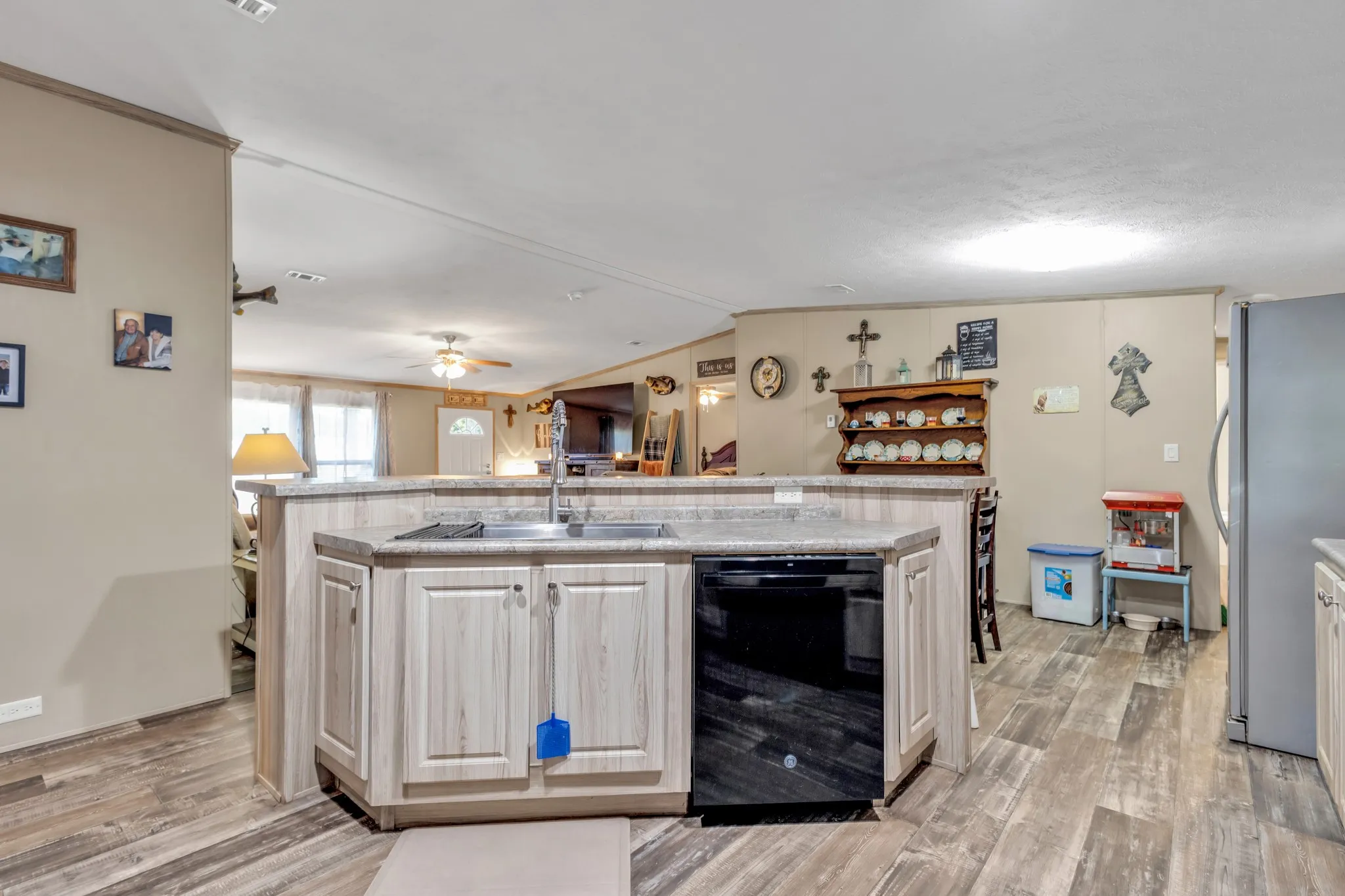 Mobile Home For Sale in Wood County , 935 Indian Gap, Quitman, Texas 75783, 4 Bedroom, 2 Bathroom, Garage spaces, 1,664 Sqft, built in 2020, mls#21263222, Real Estate Agent in Quitman, Homes For Sale in Wood county, Homes For Sale in Quitman, Realtor in Quitman Texas, Real Estate Brokerage Independent Realty Texas, Luminita Cordes Realtor