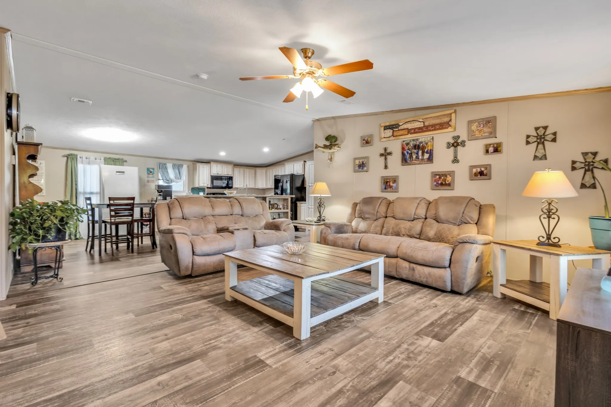 Mobile Home For Sale in Wood County , 935 Indian Gap, Quitman, Texas 75783, 4 Bedroom, 2 Bathroom, Garage spaces, 1,664 Sqft, built in 2020, mls#21263222, Real Estate Agent in Quitman, Homes For Sale in Wood county, Homes For Sale in Quitman, Realtor in Quitman Texas, Real Estate Brokerage Independent Realty Texas, Luminita Cordes Realtor