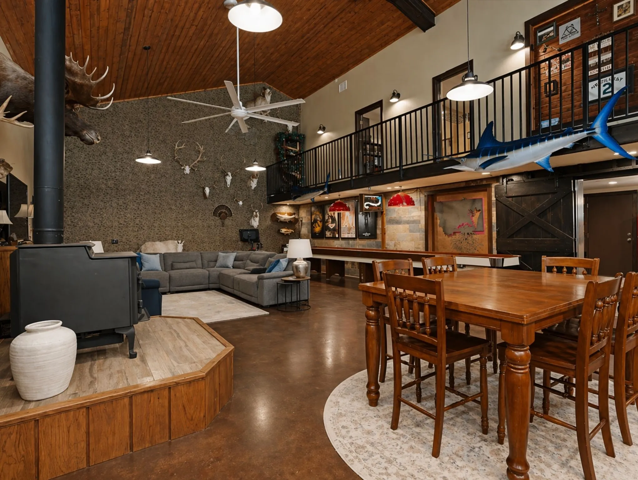 Farm For Sale in Grayson County , 26100 Us-377-Br, Whitesboro, Texas 76273, 4 Bedrooms, 3 Bathrooms, 6 Garage spaces, 2,400 Sqft, built in 2014, Price $5,200,000, mls#21189599, Real Estate Agent in Whitesboro, Homes For Sale in Grayson county, Homes For Sale in Whitesboro, Realtor in Whitesboro Texas, Real Estate Brokerage Independent Realty Texas, Luminita Cordes Realtor