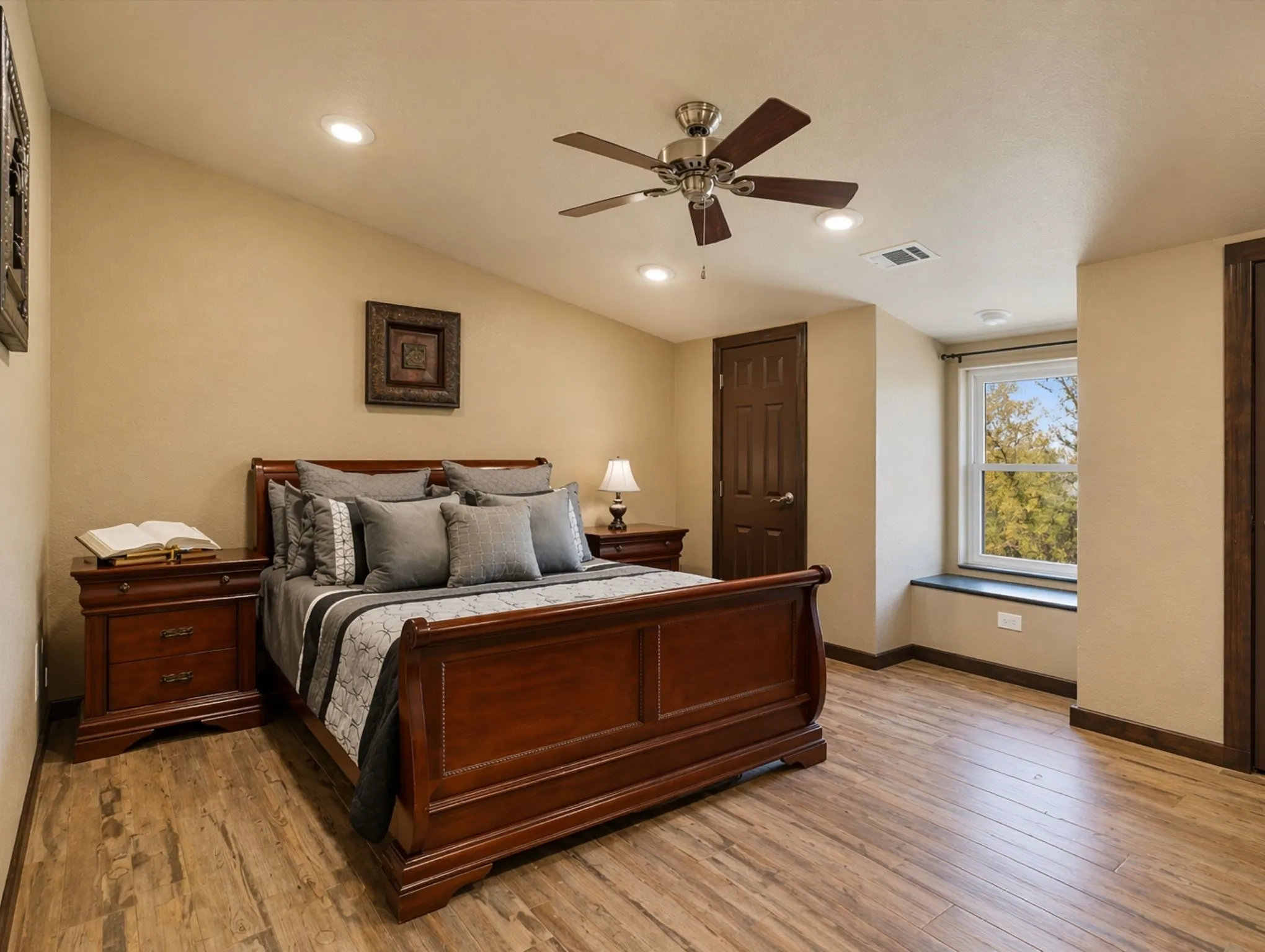 Farm For Sale in Grayson County , 26100 Us-377-Br, Whitesboro, Texas 76273, 4 Bedrooms, 3 Bathrooms, 6 Garage spaces, 2,400 Sqft, built in 2014, Price $5,200,000, mls#21189599, Real Estate Agent in Whitesboro, Homes For Sale in Grayson county, Homes For Sale in Whitesboro, Realtor in Whitesboro Texas, Real Estate Brokerage Independent Realty Texas, Luminita Cordes Realtor