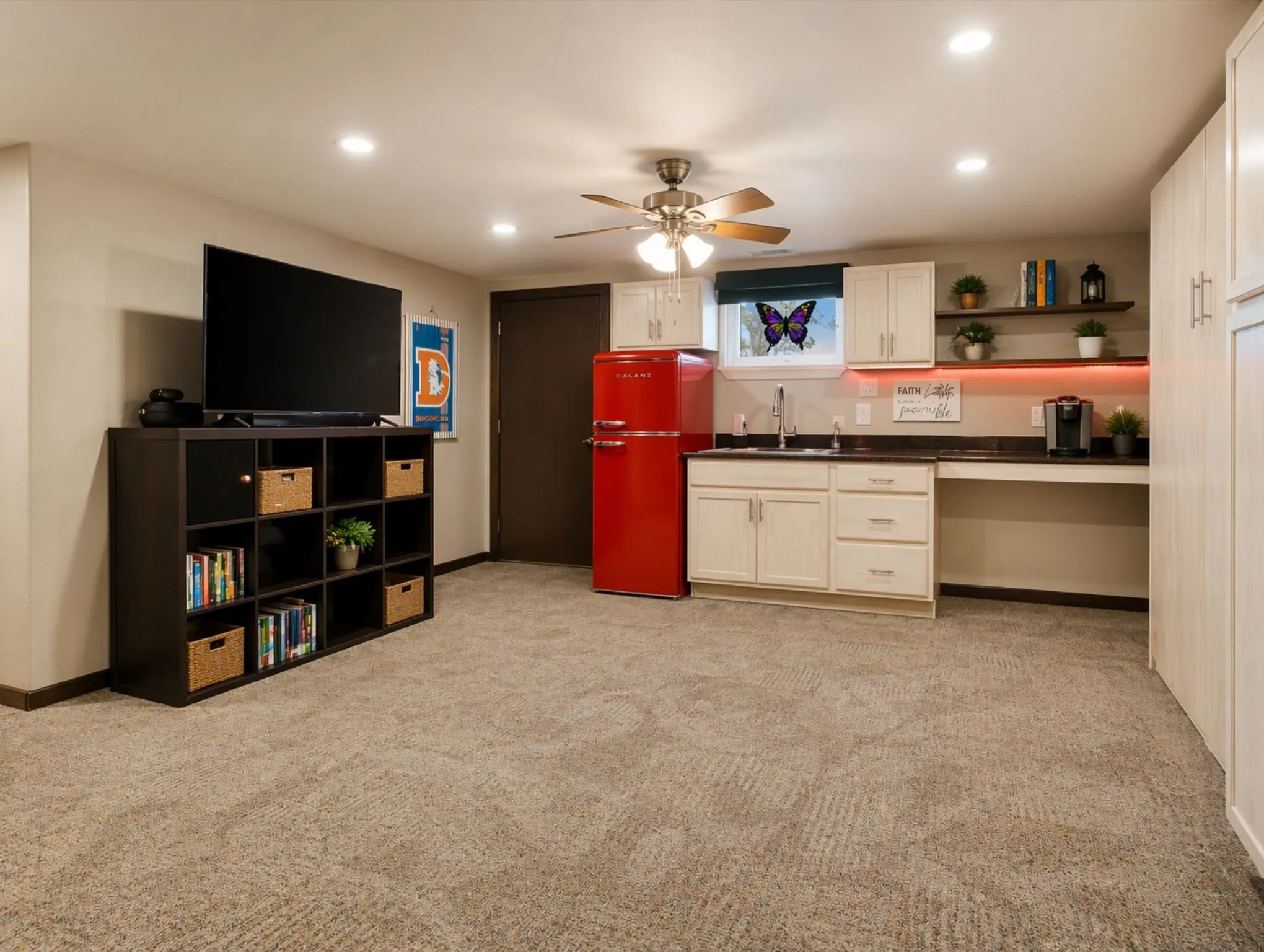 Farm For Sale in Grayson County , 26100 Us-377-Br, Whitesboro, Texas 76273, 4 Bedrooms, 3 Bathrooms, 6 Garage spaces, 2,400 Sqft, built in 2014, Price $5,200,000, mls#21189599, Real Estate Agent in Whitesboro, Homes For Sale in Grayson county, Homes For Sale in Whitesboro, Realtor in Whitesboro Texas, Real Estate Brokerage Independent Realty Texas, Luminita Cordes Realtor
