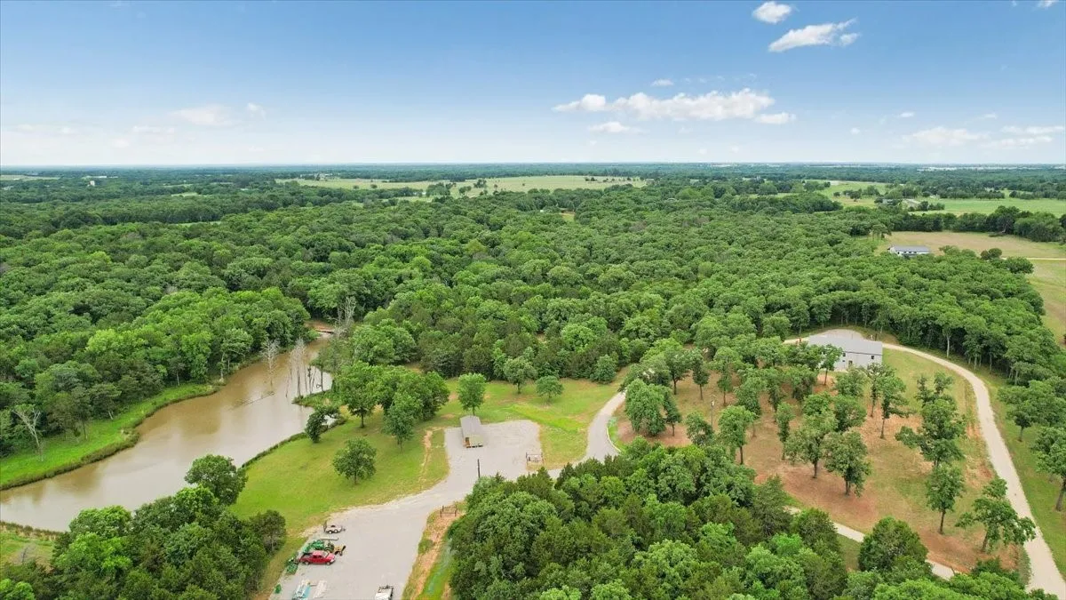Farm For Sale in Grayson County , 26100 Us-377-Br, Whitesboro, Texas 76273, 4 Bedrooms, 3 Bathrooms, 6 Garage spaces, 2,400 Sqft, built in 2014, Price $5,200,000, mls#21189599, Real Estate Agent in Whitesboro, Homes For Sale in Grayson county, Homes For Sale in Whitesboro, Realtor in Whitesboro Texas, Real Estate Brokerage Independent Realty Texas, Luminita Cordes Realtor