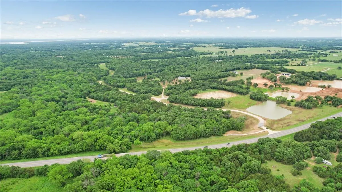 Farm For Sale in Grayson County , 26100 Us-377-Br, Whitesboro, Texas 76273, 4 Bedrooms, 3 Bathrooms, 6 Garage spaces, 2,400 Sqft, built in 2014, Price $5,200,000, mls#21189599, Real Estate Agent in Whitesboro, Homes For Sale in Grayson county, Homes For Sale in Whitesboro, Realtor in Whitesboro Texas, Real Estate Brokerage Independent Realty Texas, Luminita Cordes Realtor