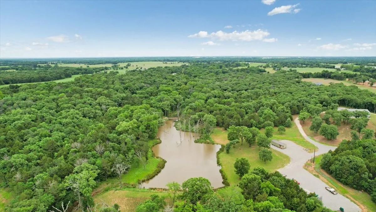 Farm For Sale in Grayson County , 26100 Us-377-Br, Whitesboro, Texas 76273, 4 Bedrooms, 3 Bathrooms, 6 Garage spaces, 2,400 Sqft, built in 2014, Price $5,200,000, mls#21189599, Real Estate Agent in Whitesboro, Homes For Sale in Grayson county, Homes For Sale in Whitesboro, Realtor in Whitesboro Texas, Real Estate Brokerage Independent Realty Texas, Luminita Cordes Realtor