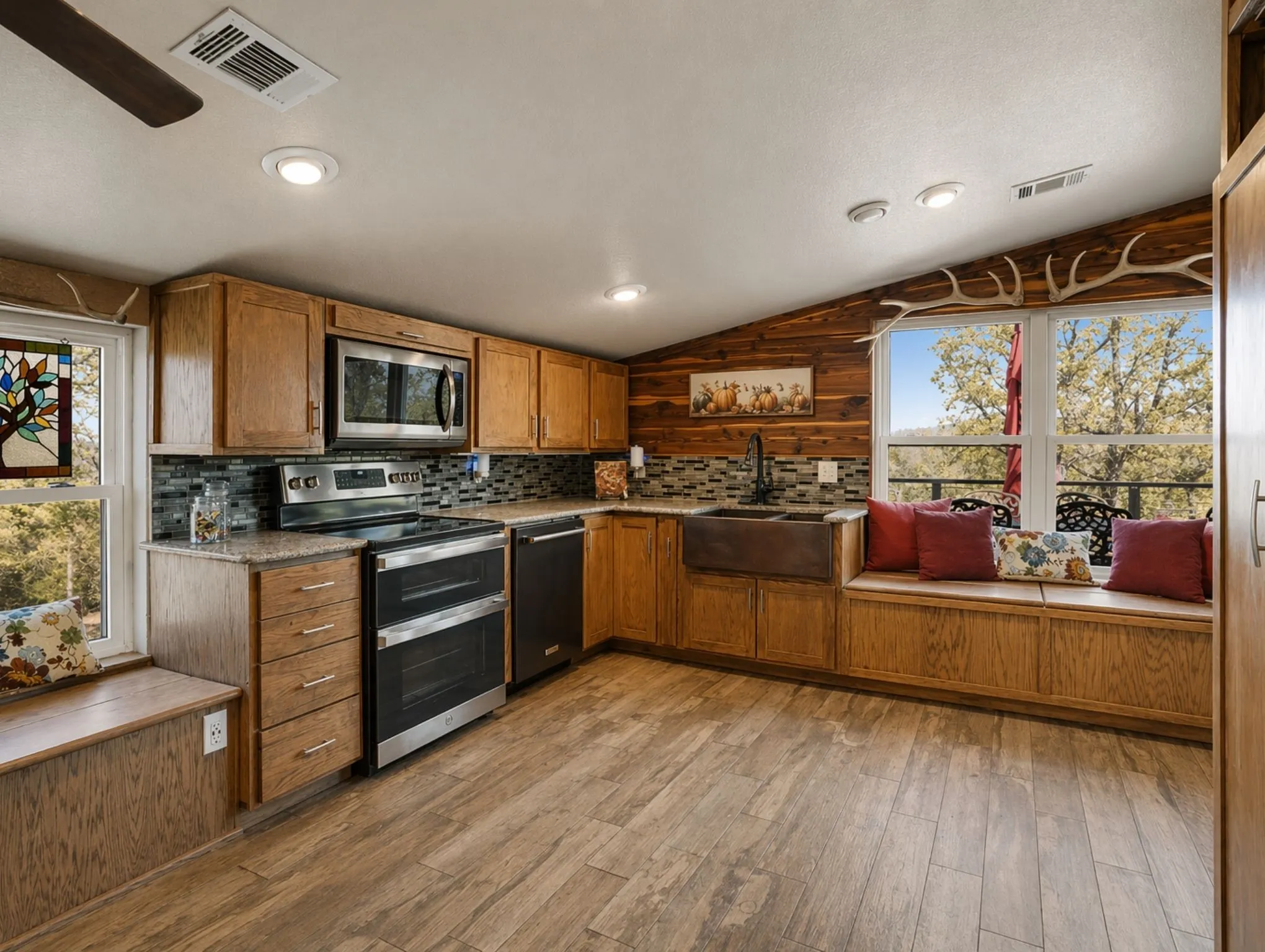 Farm For Sale in Grayson County , 26100 Us-377-Br, Whitesboro, Texas 76273, 4 Bedrooms, 3 Bathrooms, 6 Garage spaces, 2,400 Sqft, built in 2014, Price $5,200,000, mls#21189599, Real Estate Agent in Whitesboro, Homes For Sale in Grayson county, Homes For Sale in Whitesboro, Realtor in Whitesboro Texas, Real Estate Brokerage Independent Realty Texas, Luminita Cordes Realtor
