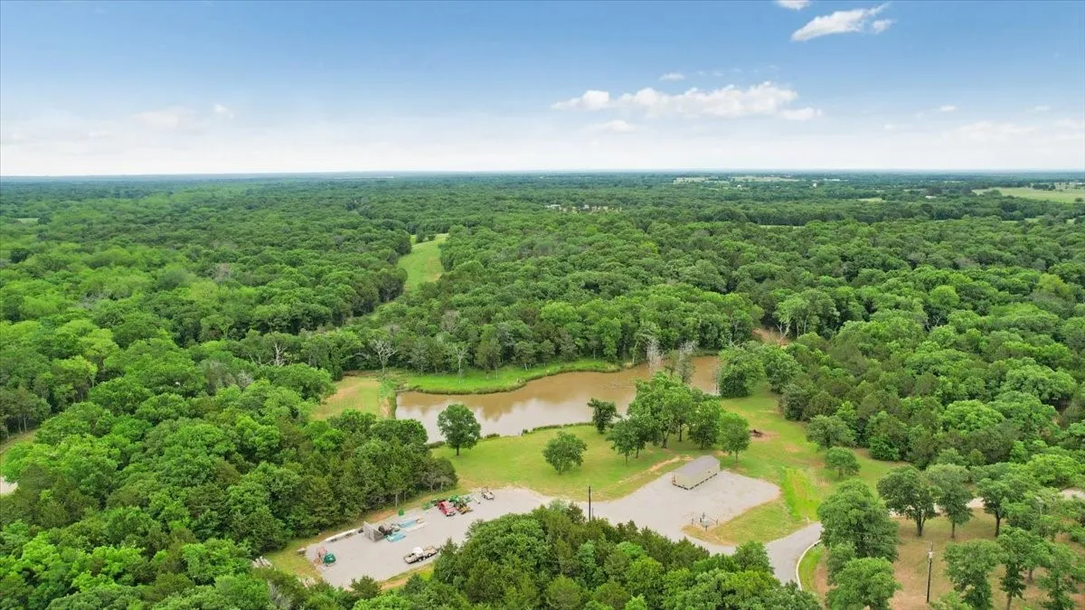 Farm For Sale in Grayson County , 26100 Us-377-Br, Whitesboro, Texas 76273, 4 Bedrooms, 3 Bathrooms, 6 Garage spaces, 2,400 Sqft, built in 2014, Price $5,200,000, mls#21189599, Real Estate Agent in Whitesboro, Homes For Sale in Grayson county, Homes For Sale in Whitesboro, Realtor in Whitesboro Texas, Real Estate Brokerage Independent Realty Texas, Luminita Cordes Realtor