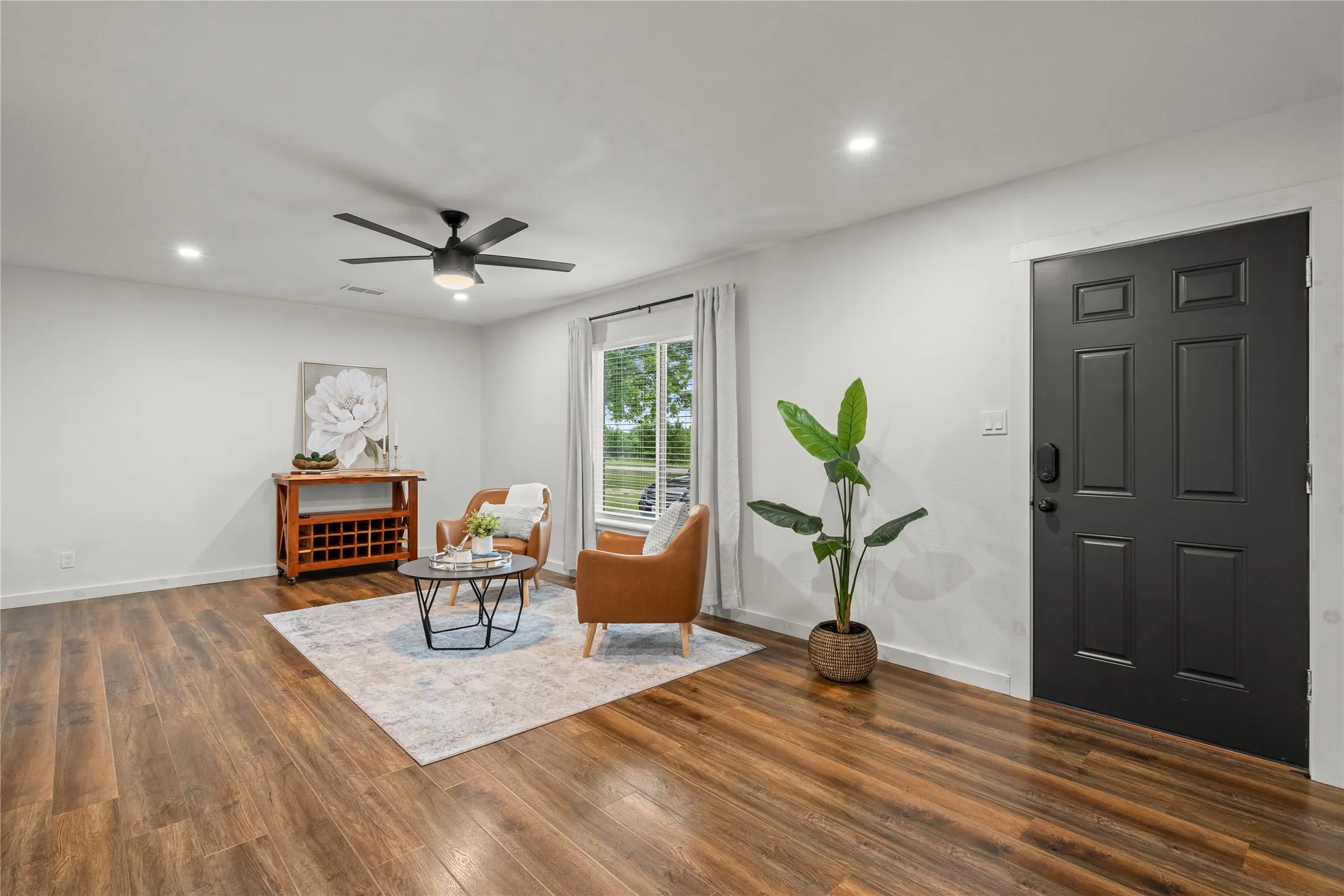 Single Family Residence For Sale in Grayson County , 341 Reast Road, Whitesboro, Texas 76273, 2 Bedroom, 2 Bathroom, 2 Garage spaces, 1,618 Sqft, built in 1960, mls#21263771, Real Estate Agent in Whitesboro, Homes For Sale in Grayson county, Homes For Sale in Whitesboro, Realtor in Whitesboro Texas, Real Estate Brokerage Independent Realty Texas, Luminita Cordes Realtor