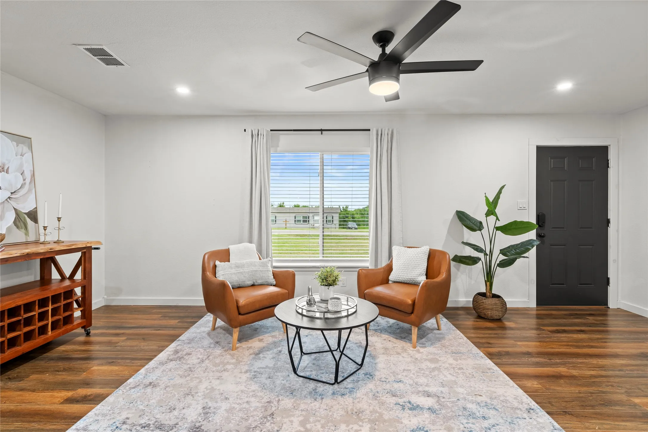 Single Family Residence For Sale in Grayson County , 341 Reast Road, Whitesboro, Texas 76273, 2 Bedroom, 2 Bathroom, 2 Garage spaces, 1,618 Sqft, built in 1960, mls#21263771, Real Estate Agent in Whitesboro, Homes For Sale in Grayson county, Homes For Sale in Whitesboro, Realtor in Whitesboro Texas, Real Estate Brokerage Independent Realty Texas, Luminita Cordes Realtor