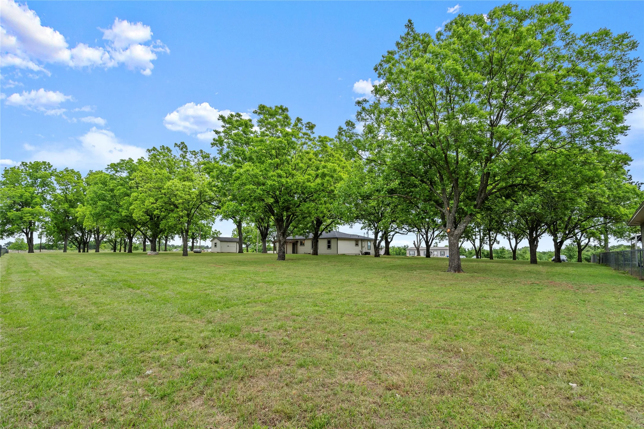 Single Family Residence For Sale in Grayson County , 341 Reast Road, Whitesboro, Texas 76273, 2 Bedroom, 2 Bathroom, 2 Garage spaces, 1,618 Sqft, built in 1960, mls#21263771, Real Estate Agent in Whitesboro, Homes For Sale in Grayson county, Homes For Sale in Whitesboro, Realtor in Whitesboro Texas, Real Estate Brokerage Independent Realty Texas, Luminita Cordes Realtor