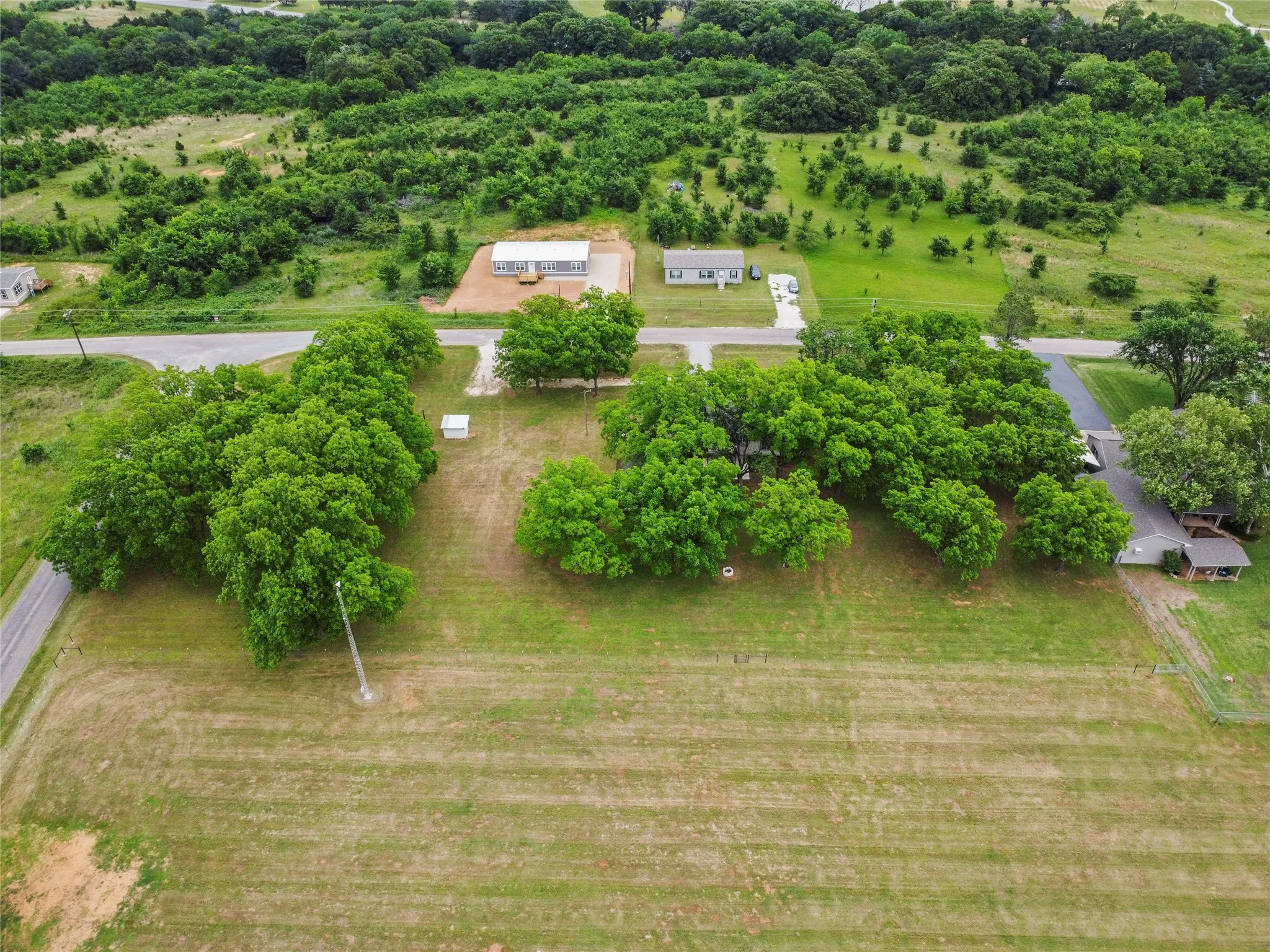 Single Family Residence For Sale in Grayson County , 341 Reast Road, Whitesboro, Texas 76273, 2 Bedroom, 2 Bathroom, 2 Garage spaces, 1,618 Sqft, built in 1960, mls#21263771, Real Estate Agent in Whitesboro, Homes For Sale in Grayson county, Homes For Sale in Whitesboro, Realtor in Whitesboro Texas, Real Estate Brokerage Independent Realty Texas, Luminita Cordes Realtor