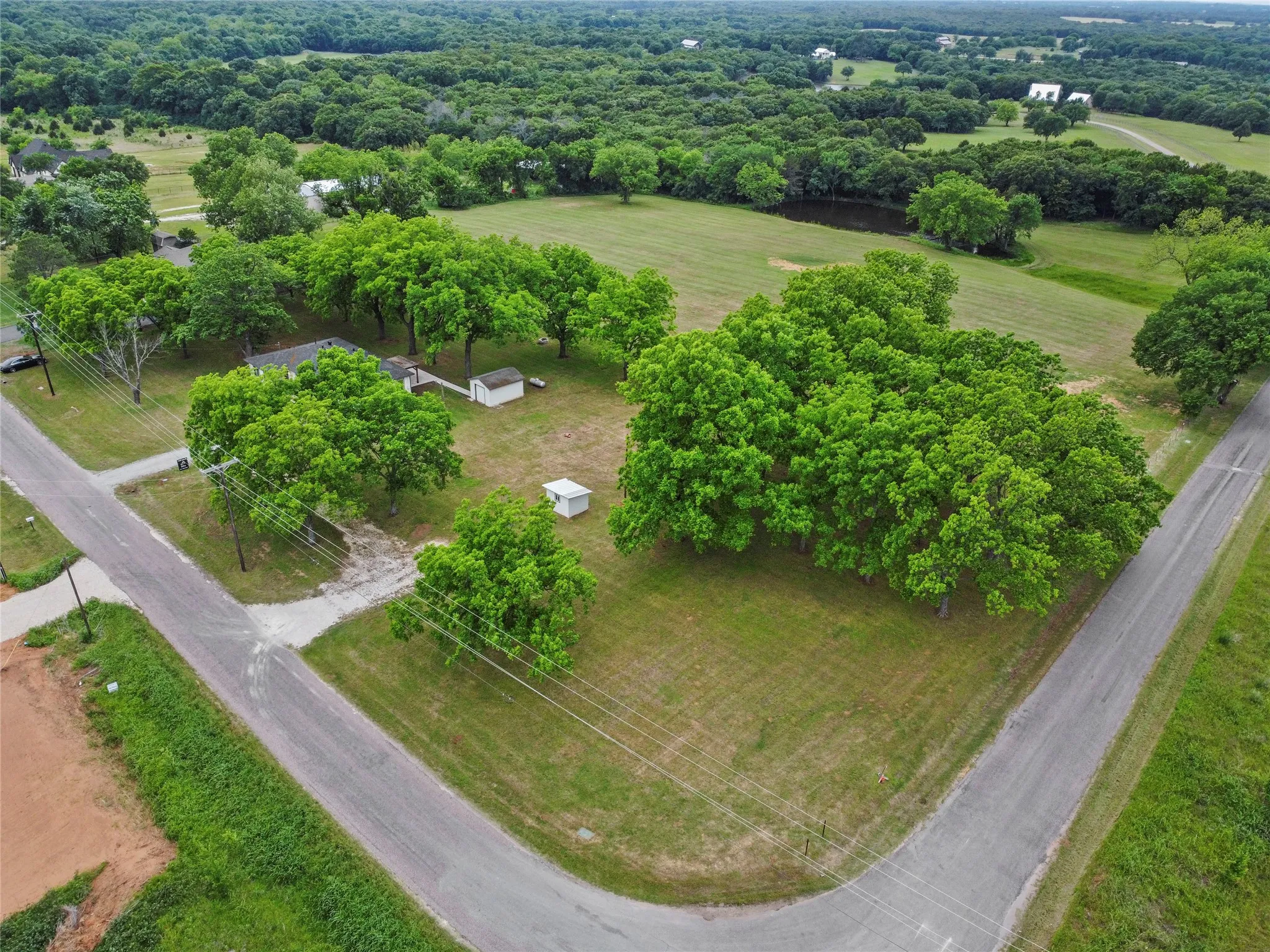 Single Family Residence For Sale in Grayson County , 341 Reast Road, Whitesboro, Texas 76273, 2 Bedroom, 2 Bathroom, 2 Garage spaces, 1,618 Sqft, built in 1960, mls#21263771, Real Estate Agent in Whitesboro, Homes For Sale in Grayson county, Homes For Sale in Whitesboro, Realtor in Whitesboro Texas, Real Estate Brokerage Independent Realty Texas, Luminita Cordes Realtor