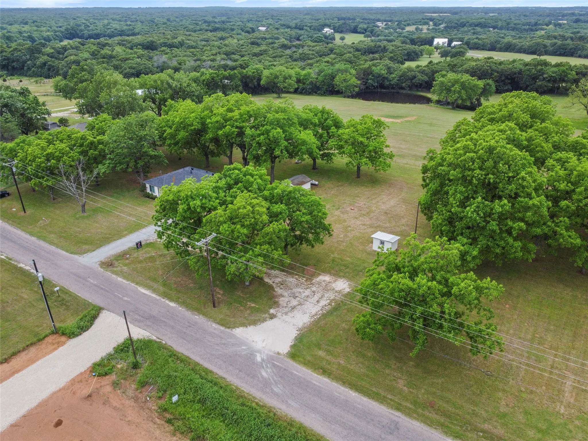 Single Family Residence For Sale in Grayson County , 341 Reast Road, Whitesboro, Texas 76273, 2 Bedroom, 2 Bathroom, 2 Garage spaces, 1,618 Sqft, built in 1960, mls#21263771, Real Estate Agent in Whitesboro, Homes For Sale in Grayson county, Homes For Sale in Whitesboro, Realtor in Whitesboro Texas, Real Estate Brokerage Independent Realty Texas, Luminita Cordes Realtor