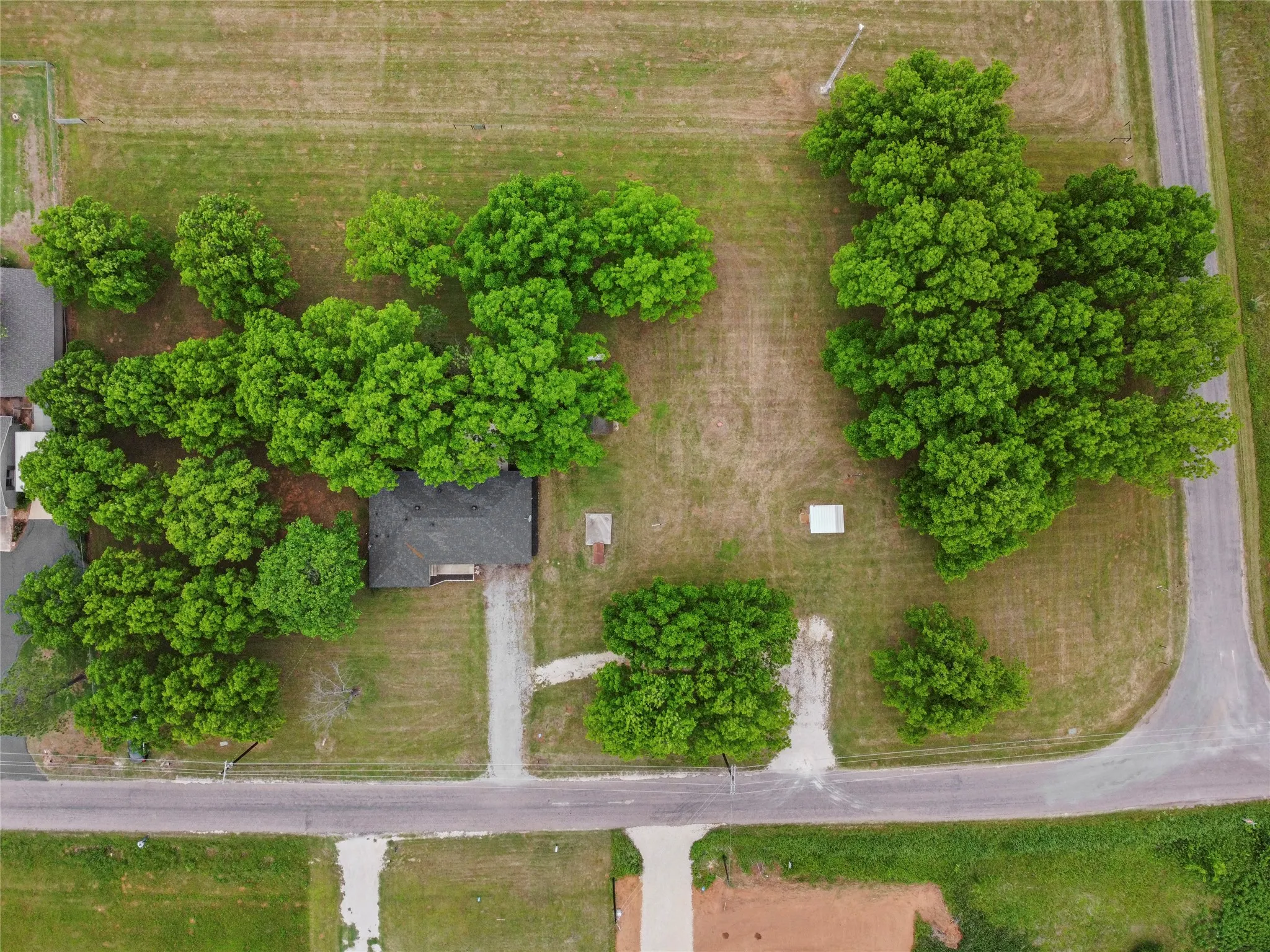 Single Family Residence For Sale in Grayson County , 341 Reast Road, Whitesboro, Texas 76273, 2 Bedroom, 2 Bathroom, 2 Garage spaces, 1,618 Sqft, built in 1960, mls#21263771, Real Estate Agent in Whitesboro, Homes For Sale in Grayson county, Homes For Sale in Whitesboro, Realtor in Whitesboro Texas, Real Estate Brokerage Independent Realty Texas, Luminita Cordes Realtor