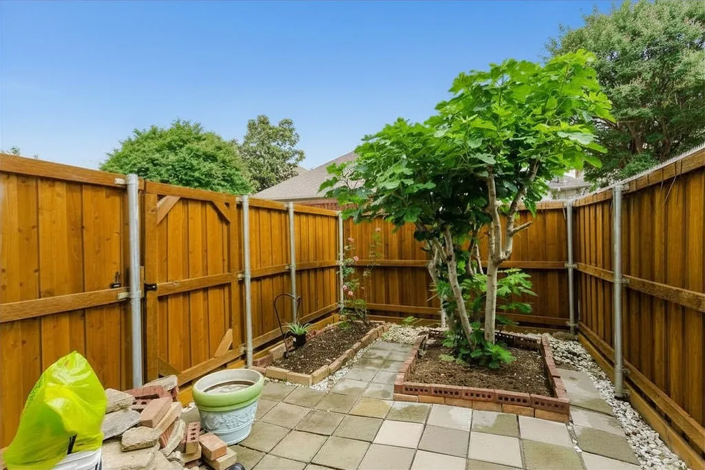 Single Family Residence For Sale in Collin County , 6015 Thursby Avenue, Dallas, Texas 75252, 3 Bedroom, 3 Bathroom, 2 Garage spaces, 2,685 Sqft, built in 1993, mls#21252191, Real Estate Agent in Dallas, Homes For Sale in Collin county, Homes For Sale in Dallas, Realtor in Dallas Texas, Real Estate Brokerage Independent Realty Texas, Luminita Cordes Realtor