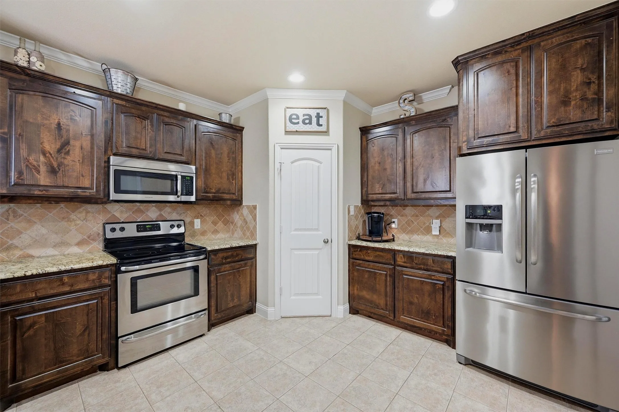 Single Family Residence For Sale in Grayson County , 714 Mary Lee Lane, Collinsville, Texas 76233, 3 Bedroom, 2 Bathroom, 2 Garage spaces, 1,708 Sqft, built in 2016, mls#21260254, Real Estate Agent in Collinsville, Homes For Sale in Grayson county, Homes For Sale in Collinsville, Realtor in Collinsville Texas, Real Estate Brokerage Independent Realty Texas, Luminita Cordes Realtor