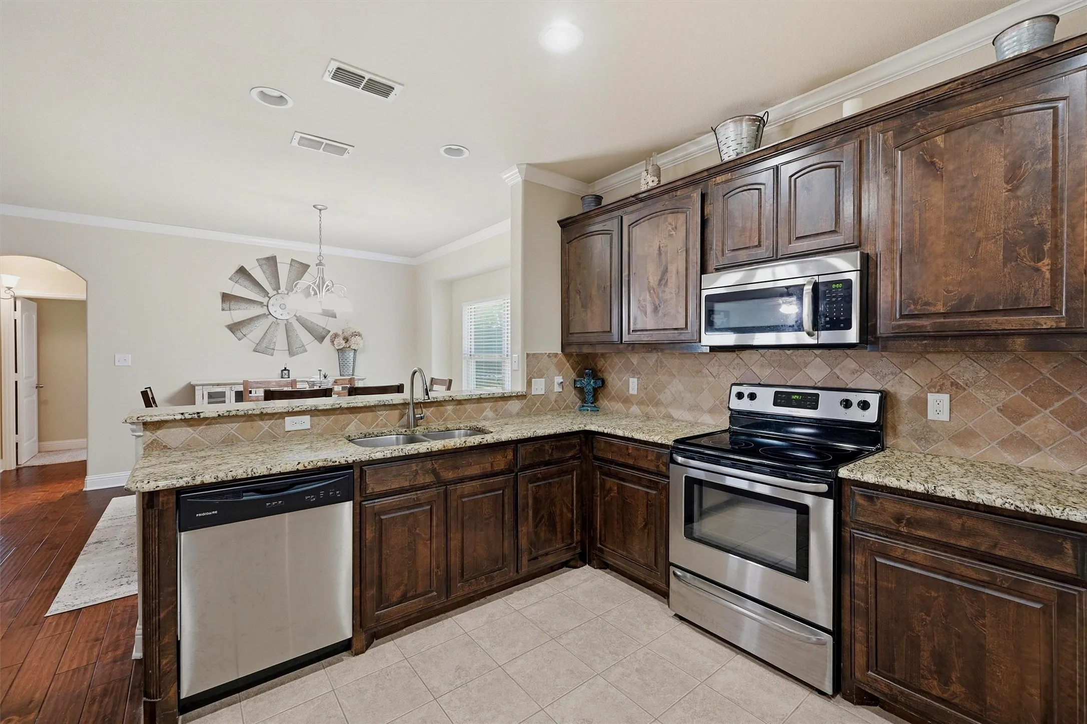 Single Family Residence For Sale in Grayson County , 714 Mary Lee Lane, Collinsville, Texas 76233, 3 Bedroom, 2 Bathroom, 2 Garage spaces, 1,708 Sqft, built in 2016, mls#21260254, Real Estate Agent in Collinsville, Homes For Sale in Grayson county, Homes For Sale in Collinsville, Realtor in Collinsville Texas, Real Estate Brokerage Independent Realty Texas, Luminita Cordes Realtor