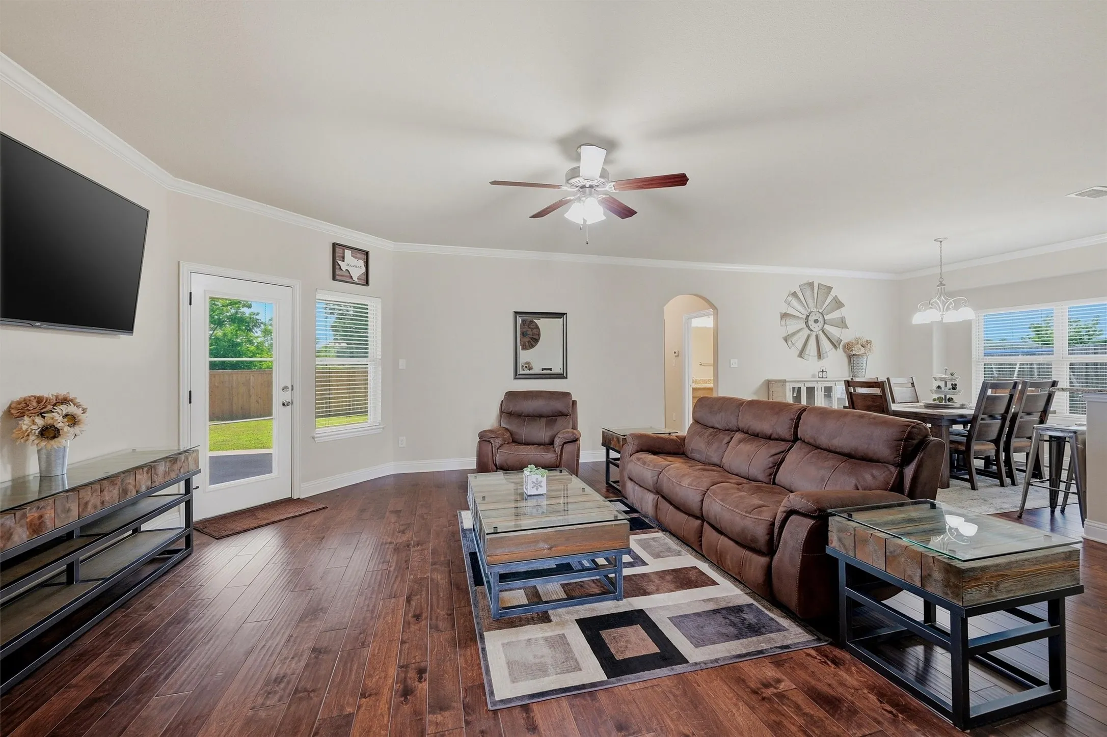 Single Family Residence For Sale in Grayson County , 714 Mary Lee Lane, Collinsville, Texas 76233, 3 Bedroom, 2 Bathroom, 2 Garage spaces, 1,708 Sqft, built in 2016, mls#21260254, Real Estate Agent in Collinsville, Homes For Sale in Grayson county, Homes For Sale in Collinsville, Realtor in Collinsville Texas, Real Estate Brokerage Independent Realty Texas, Luminita Cordes Realtor