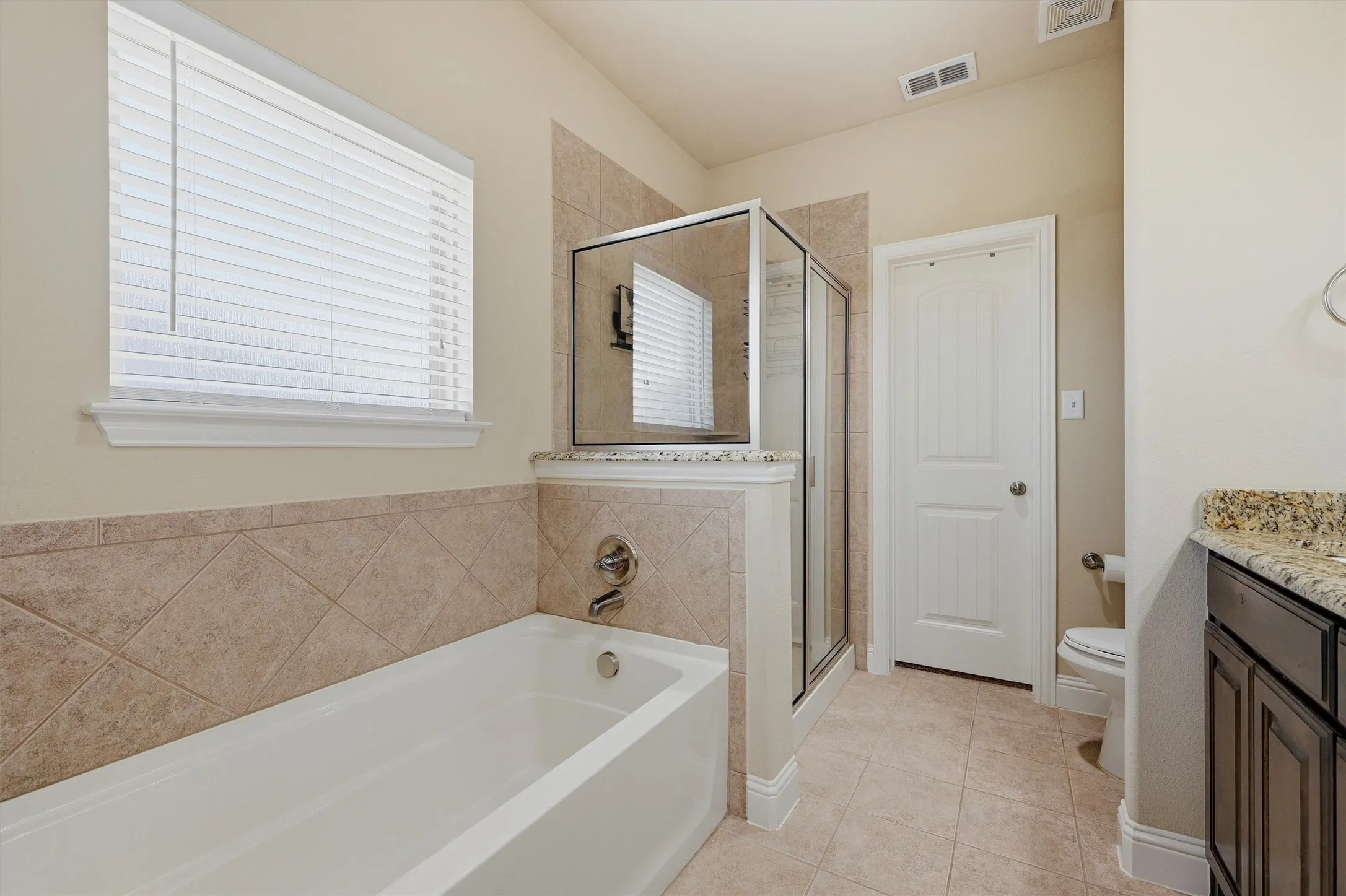 Single Family Residence For Sale in Grayson County , 714 Mary Lee Lane, Collinsville, Texas 76233, 3 Bedroom, 2 Bathroom, 2 Garage spaces, 1,708 Sqft, built in 2016, mls#21260254, Real Estate Agent in Collinsville, Homes For Sale in Grayson county, Homes For Sale in Collinsville, Realtor in Collinsville Texas, Real Estate Brokerage Independent Realty Texas, Luminita Cordes Realtor