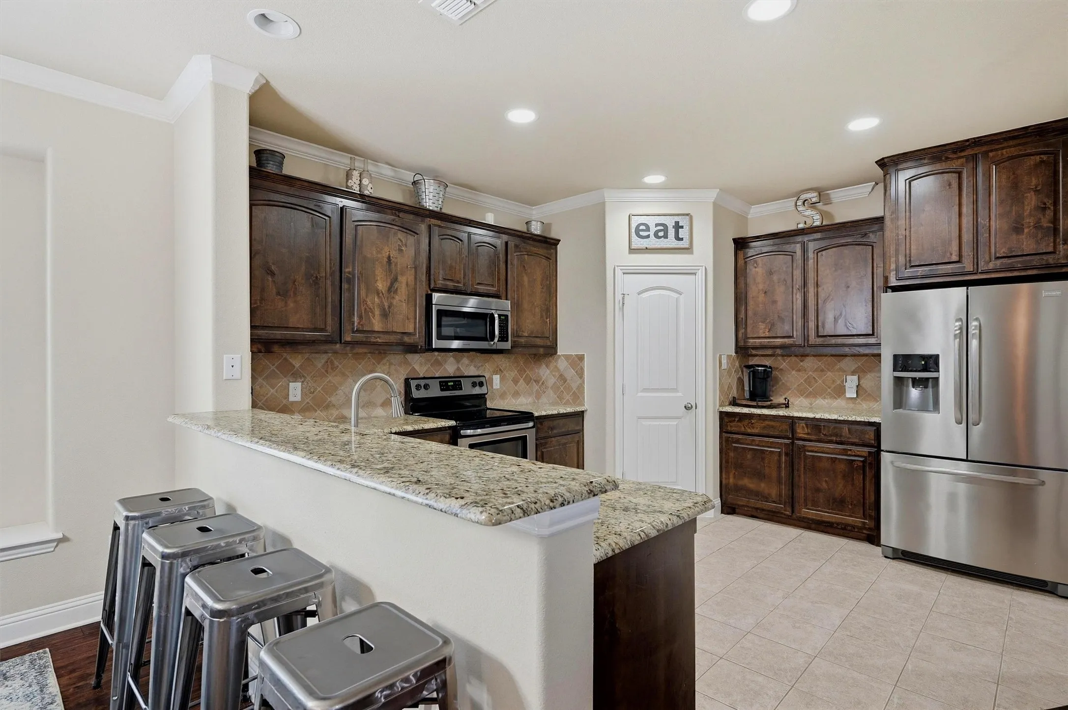Single Family Residence For Sale in Grayson County , 714 Mary Lee Lane, Collinsville, Texas 76233, 3 Bedroom, 2 Bathroom, 2 Garage spaces, 1,708 Sqft, built in 2016, mls#21260254, Real Estate Agent in Collinsville, Homes For Sale in Grayson county, Homes For Sale in Collinsville, Realtor in Collinsville Texas, Real Estate Brokerage Independent Realty Texas, Luminita Cordes Realtor