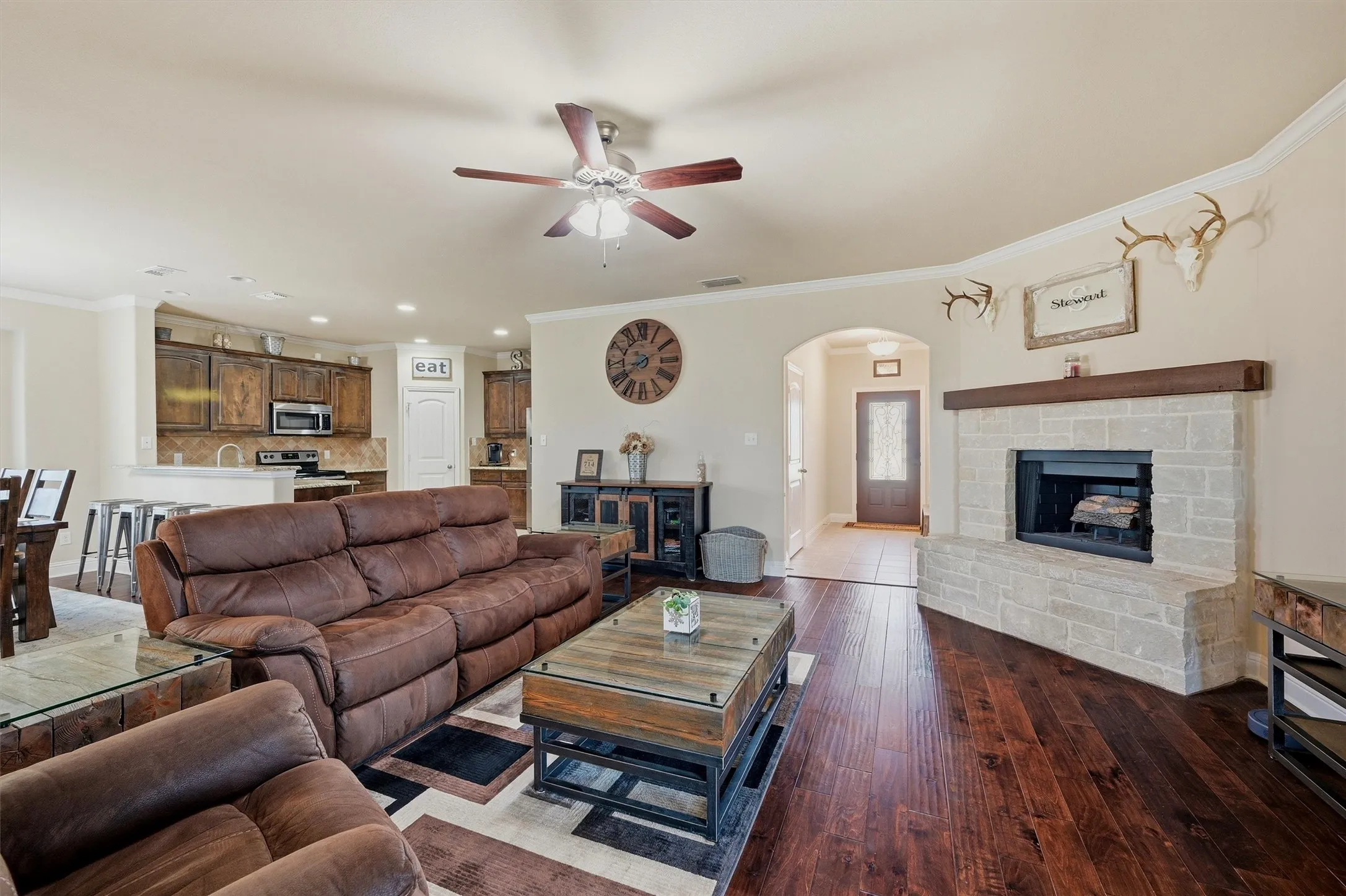 Single Family Residence For Sale in Grayson County , 714 Mary Lee Lane, Collinsville, Texas 76233, 3 Bedroom, 2 Bathroom, 2 Garage spaces, 1,708 Sqft, built in 2016, mls#21260254, Real Estate Agent in Collinsville, Homes For Sale in Grayson county, Homes For Sale in Collinsville, Realtor in Collinsville Texas, Real Estate Brokerage Independent Realty Texas, Luminita Cordes Realtor
