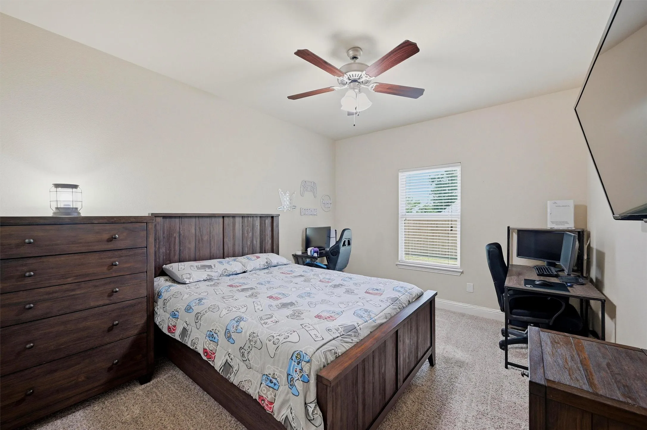 Single Family Residence For Sale in Grayson County , 714 Mary Lee Lane, Collinsville, Texas 76233, 3 Bedroom, 2 Bathroom, 2 Garage spaces, 1,708 Sqft, built in 2016, mls#21260254, Real Estate Agent in Collinsville, Homes For Sale in Grayson county, Homes For Sale in Collinsville, Realtor in Collinsville Texas, Real Estate Brokerage Independent Realty Texas, Luminita Cordes Realtor