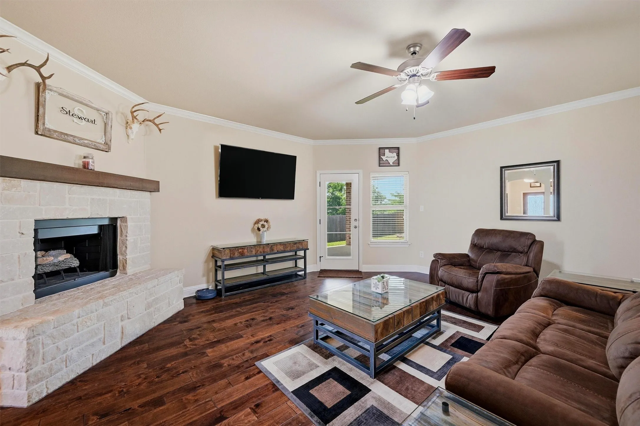 Single Family Residence For Sale in Grayson County , 714 Mary Lee Lane, Collinsville, Texas 76233, 3 Bedroom, 2 Bathroom, 2 Garage spaces, 1,708 Sqft, built in 2016, mls#21260254, Real Estate Agent in Collinsville, Homes For Sale in Grayson county, Homes For Sale in Collinsville, Realtor in Collinsville Texas, Real Estate Brokerage Independent Realty Texas, Luminita Cordes Realtor