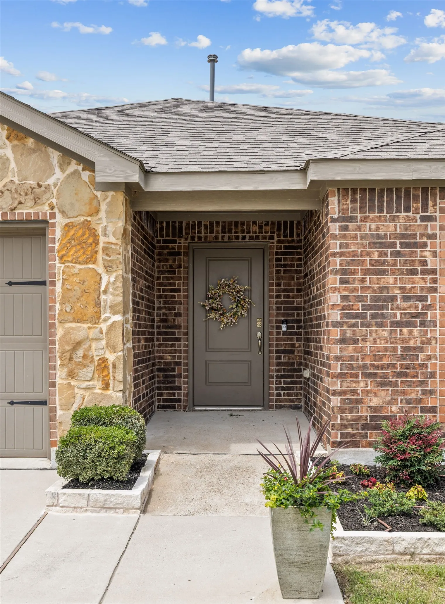 Single Family Residence For Sale in Denton County , 4109 Spur Trail Drive, Denton, Texas 76208, 4 Bedroom, 3 Bathroom, 2 Garage spaces, 2,138 Sqft, built in 2019, mls#21262621, Real Estate Agent in Denton, Homes For Sale in Denton county, Homes For Sale in Denton, Realtor in Denton Texas, Real Estate Brokerage Independent Realty Texas, Luminita Cordes Realtor