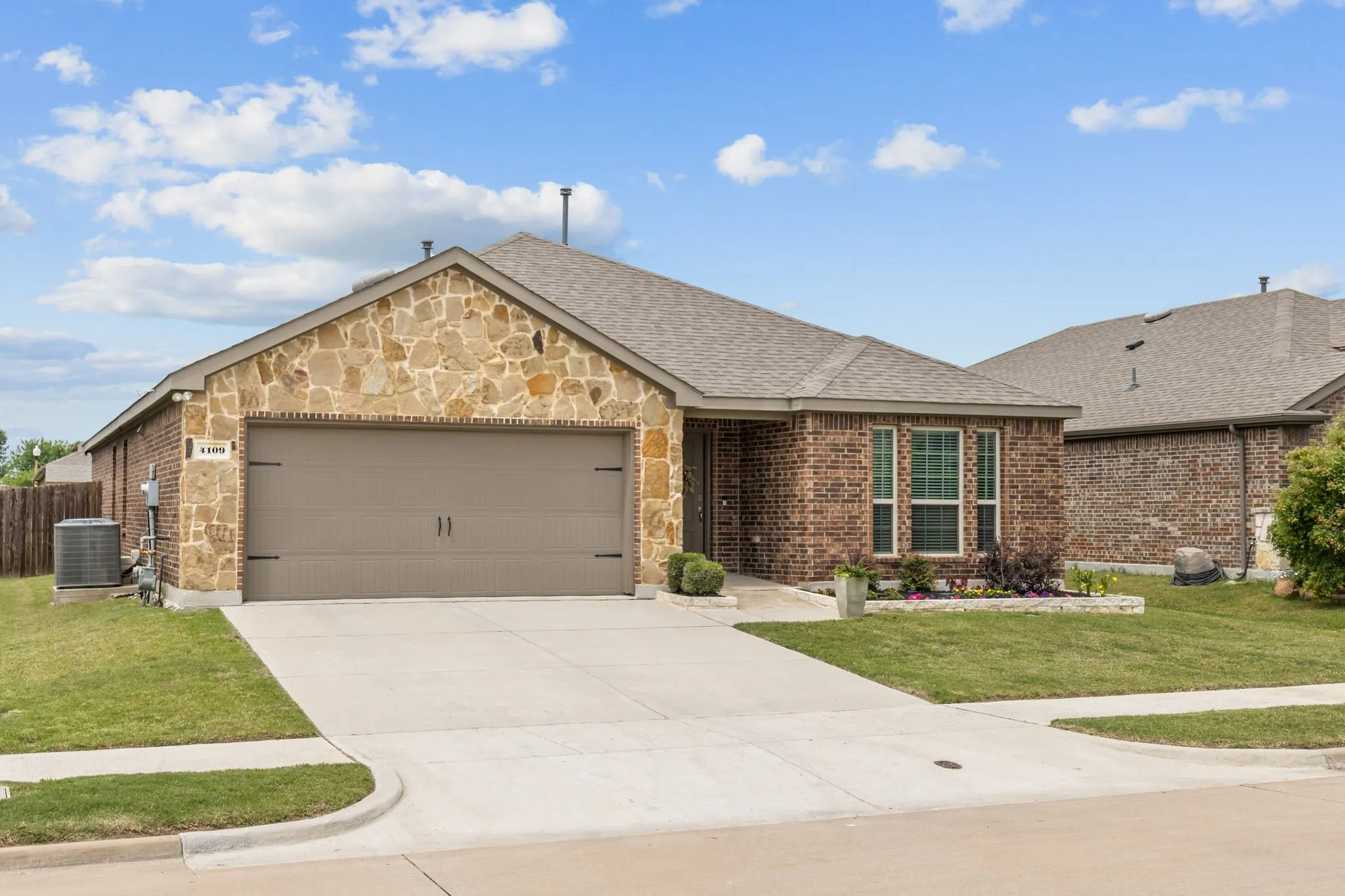 Single Family Residence For Sale in Denton County , 4109 Spur Trail Drive, Denton, Texas 76208, 4 Bedroom, 3 Bathroom, 2 Garage spaces, 2,138 Sqft, built in 2019, mls#21262621, Real Estate Agent in Denton, Homes For Sale in Denton county, Homes For Sale in Denton, Realtor in Denton Texas, Real Estate Brokerage Independent Realty Texas, Luminita Cordes Realtor