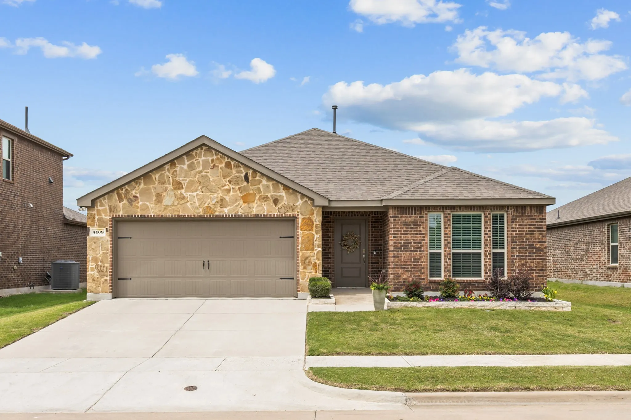 Single Family Residence For Sale in Denton County , 4109 Spur Trail Drive, Denton, Texas 76208, 4 Bedroom, 3 Bathroom, 2 Garage spaces, 2,138 Sqft, built in 2019, mls#21262621, Real Estate Agent in Denton, Homes For Sale in Denton county, Homes For Sale in Denton, Realtor in Denton Texas, Real Estate Brokerage Independent Realty Texas, Luminita Cordes Realtor