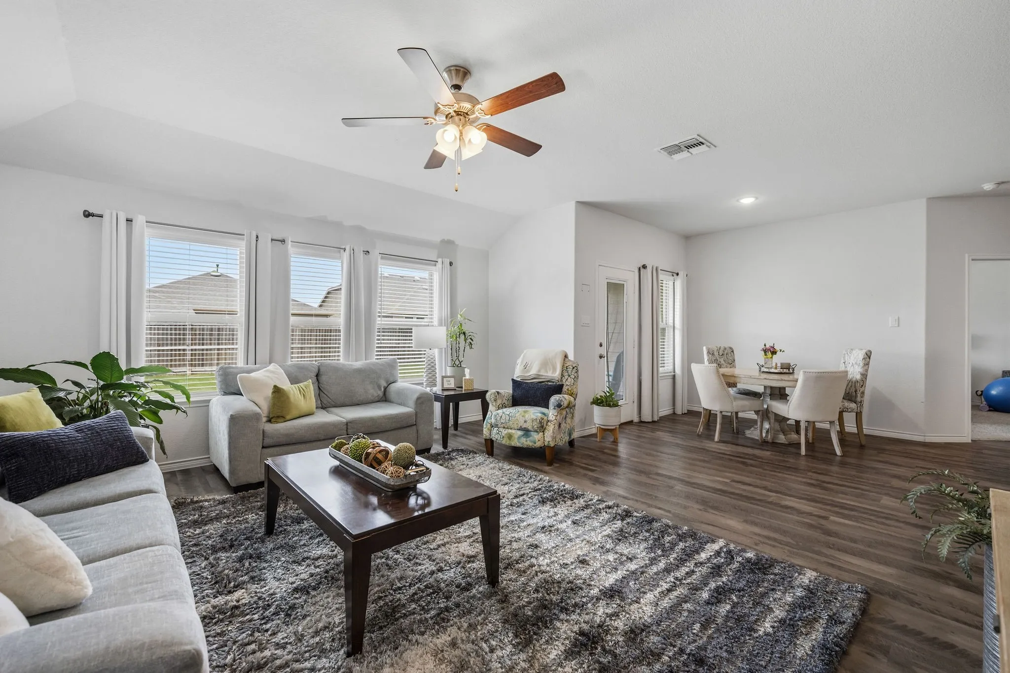 Single Family Residence For Sale in Denton County , 4109 Spur Trail Drive, Denton, Texas 76208, 4 Bedroom, 3 Bathroom, 2 Garage spaces, 2,138 Sqft, built in 2019, mls#21262621, Real Estate Agent in Denton, Homes For Sale in Denton county, Homes For Sale in Denton, Realtor in Denton Texas, Real Estate Brokerage Independent Realty Texas, Luminita Cordes Realtor