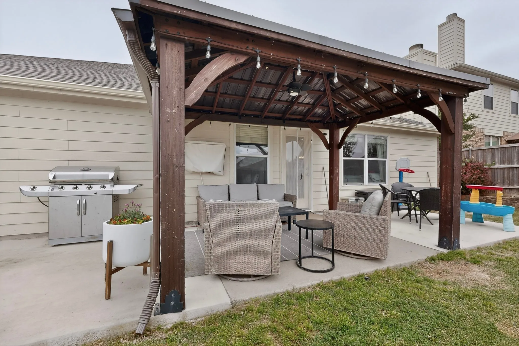 Single Family Residence For Sale in Collin County , 7716 Val Verde Drive, Mc Kinney, Texas 75071, 4 Bedroom, 2 Bathroom, 2 Garage spaces, 1,997 Sqft, built in 2004, mls#21263836, Real Estate Agent in Mc Kinney, Homes For Sale in Collin county, Homes For Sale in Mc Kinney, Realtor in Mc Kinney Texas, Real Estate Brokerage Independent Realty Texas, Luminita Cordes Realtor