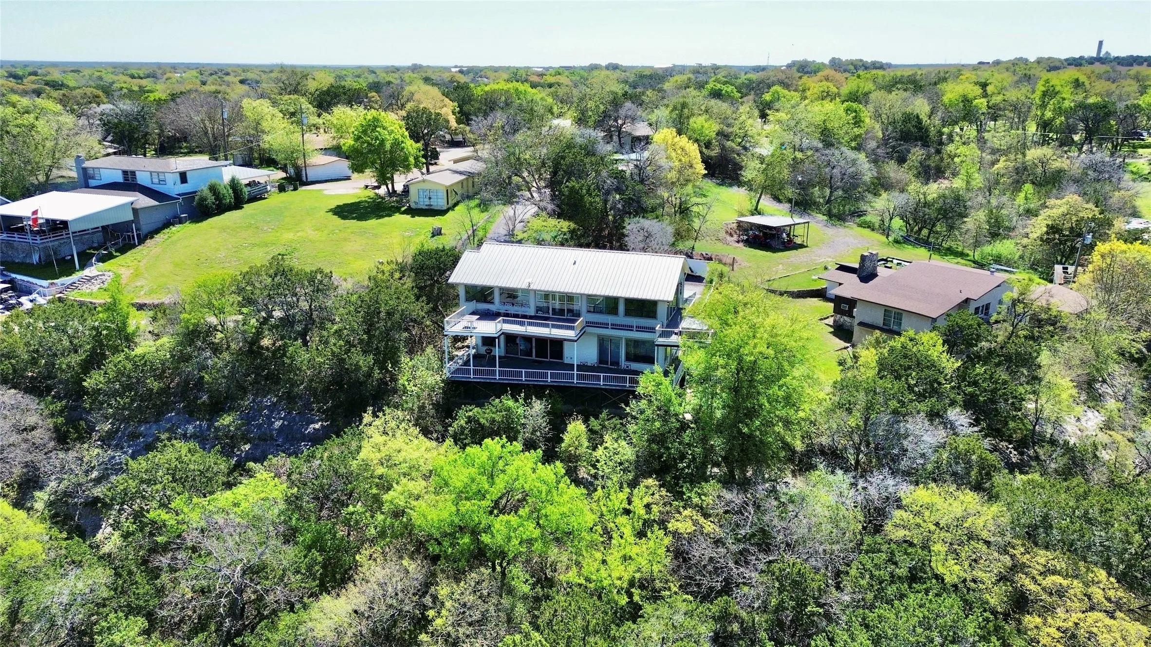 Single Family Residence For Sale in Bosque County , 150 County Road 1604, Clifton, Texas 76634, 4 Bedroom, 6 Bathroom, Garage spaces, 3,412 Sqft, built in 1960, mls#21256144, Real Estate Agent in Clifton, Homes For Sale in Bosque county, Homes For Sale in Clifton, Realtor in Clifton Texas, Real Estate Brokerage Independent Realty Texas, Luminita Cordes Realtor