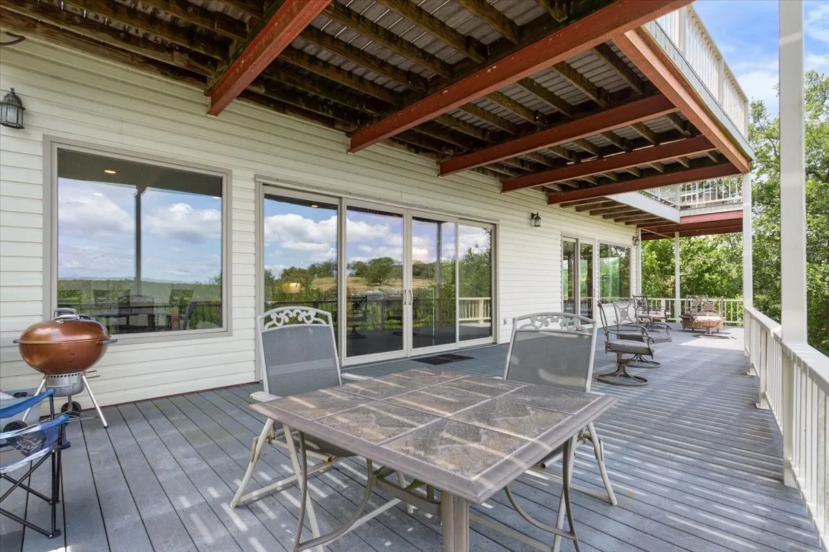 Single Family Residence For Sale in Bosque County , 150 County Road 1604, Clifton, Texas 76634, 4 Bedroom, 6 Bathroom, Garage spaces, 3,412 Sqft, built in 1960, mls#21256144, Real Estate Agent in Clifton, Homes For Sale in Bosque county, Homes For Sale in Clifton, Realtor in Clifton Texas, Real Estate Brokerage Independent Realty Texas, Luminita Cordes Realtor