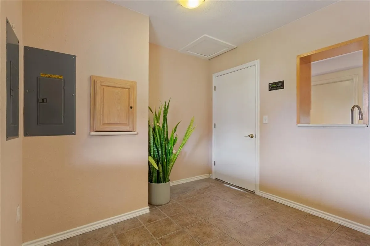 Single Family Residence For Sale in Bosque County , 150 County Road 1604, Clifton, Texas 76634, 4 Bedroom, 6 Bathroom, Garage spaces, 3,412 Sqft, built in 1960, mls#21256144, Real Estate Agent in Clifton, Homes For Sale in Bosque county, Homes For Sale in Clifton, Realtor in Clifton Texas, Real Estate Brokerage Independent Realty Texas, Luminita Cordes Realtor